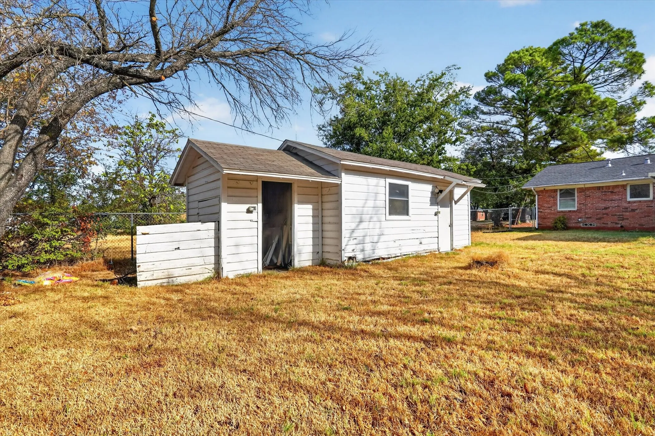 Single Family Residence For Sale in Kaufman County , 821 Circle Drive, Terrell, Texas 75160, 3 Bedroom, 2 Bathroom, Garage spaces, 1,541 Sqft, built in 1964, mls#21399916, Real Estate Agent in Terrell, Homes For Sale in Kaufman county, Homes For Sale in Terrell, Realtor in Terrell Texas, Real Estate Brokerage Independent Realty Texas, Luminita Cordes Realtor