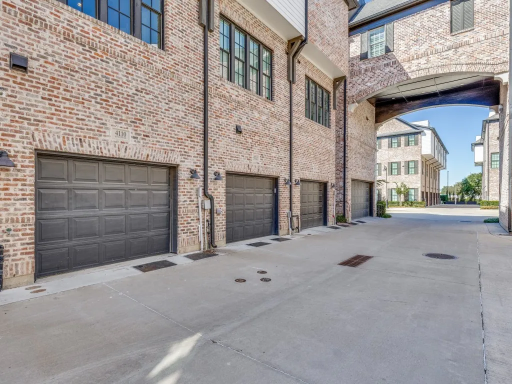 Townhouse For Sale in Dallas County , 4110 Runyon Road, Addison, Texas 75001, 2 Bedroom, 3 Bathroom, 2 Garage spaces, 1,382 Sqft, built in 2018, mls#21399219, Real Estate Agent in Addison, Homes For Sale in Dallas county, Homes For Sale in Addison, Realtor in Addison Texas, Real Estate Brokerage Independent Realty Texas, Luminita Cordes Realtor