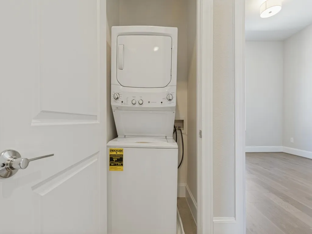 Townhouse For Sale in Dallas County , 4110 Runyon Road, Addison, Texas 75001, 2 Bedroom, 3 Bathroom, 2 Garage spaces, 1,382 Sqft, built in 2018, mls#21399219, Real Estate Agent in Addison, Homes For Sale in Dallas county, Homes For Sale in Addison, Realtor in Addison Texas, Real Estate Brokerage Independent Realty Texas, Luminita Cordes Realtor