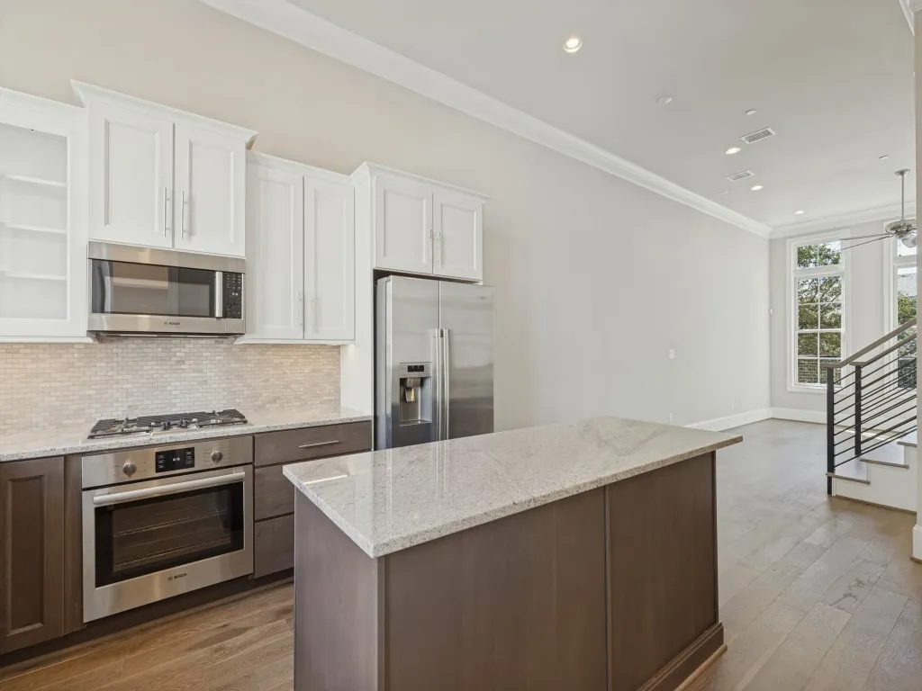 Townhouse For Sale in Dallas County , 4110 Runyon Road, Addison, Texas 75001, 2 Bedroom, 3 Bathroom, 2 Garage spaces, 1,382 Sqft, built in 2018, mls#21399219, Real Estate Agent in Addison, Homes For Sale in Dallas county, Homes For Sale in Addison, Realtor in Addison Texas, Real Estate Brokerage Independent Realty Texas, Luminita Cordes Realtor