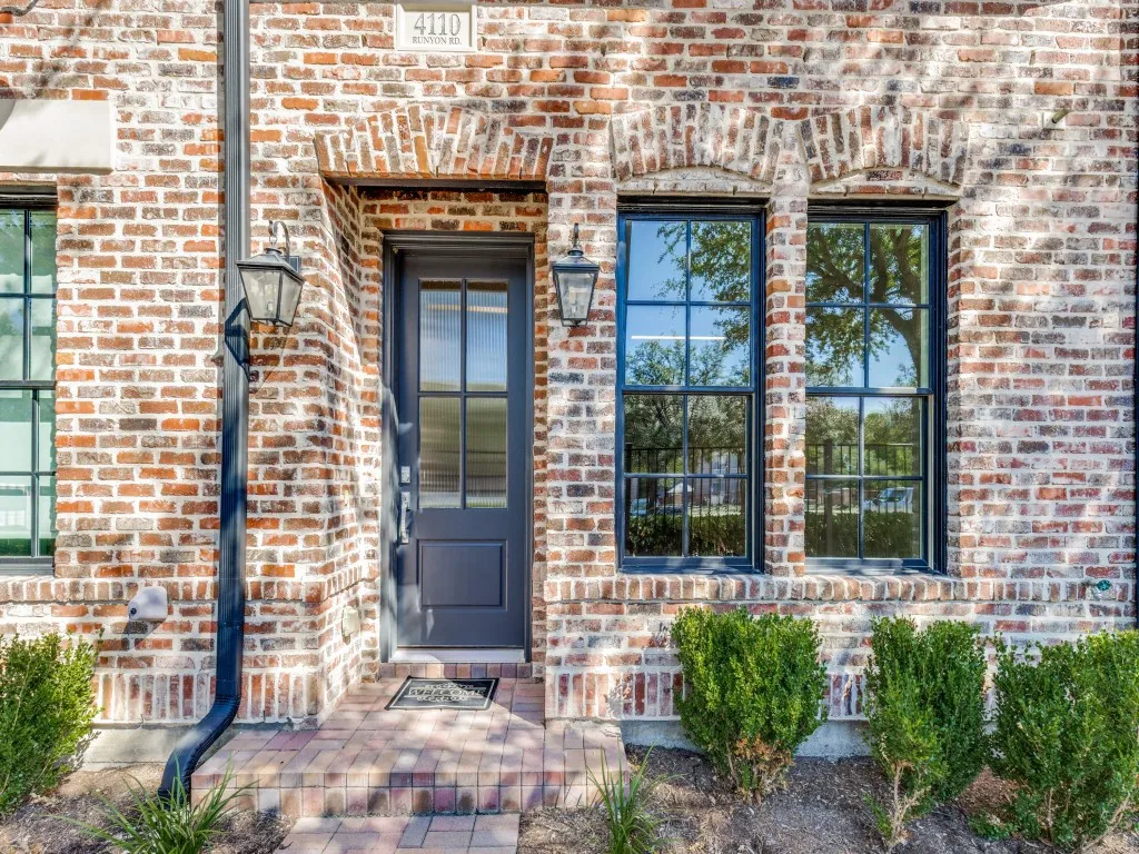 Townhouse For Sale in Dallas County , 4110 Runyon Road, Addison, Texas 75001, 2 Bedroom, 3 Bathroom, 2 Garage spaces, 1,382 Sqft, built in 2018, mls#21399219, Real Estate Agent in Addison, Homes For Sale in Dallas county, Homes For Sale in Addison, Realtor in Addison Texas, Real Estate Brokerage Independent Realty Texas, Luminita Cordes Realtor