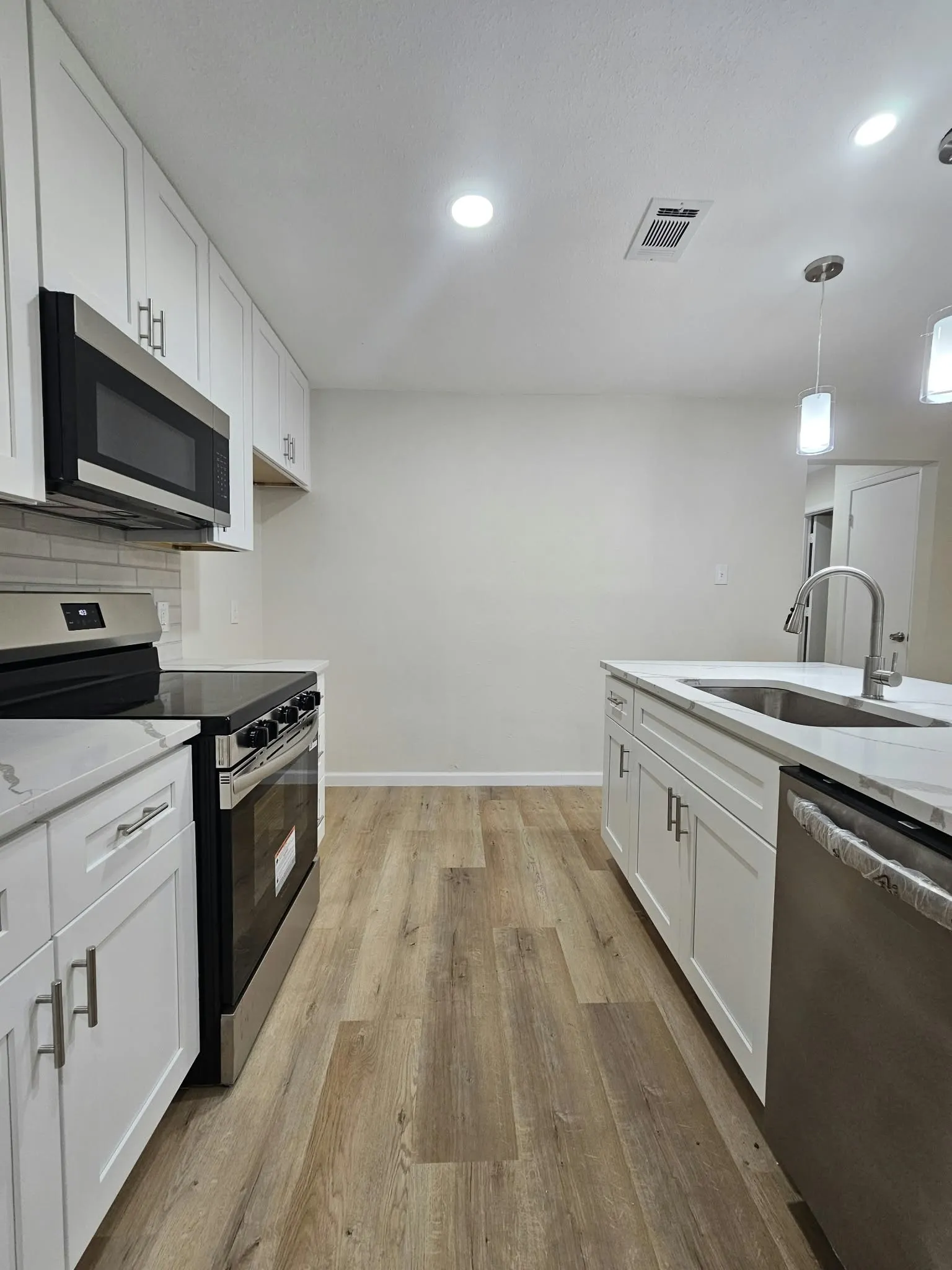 Duplex For Rent in Dallas County , 5312 Brookhollow Drive, Sachse, Texas 75048, 2 Bedroom, 1 Bathroom, 1 Garage spaces, 989 Sqft, built in 1982, mls#21400462, Real Estate Agent in Sachse, Homes For Rent in Dallas county, Homes For Rent in Sachse, Realtor in Sachse Texas, Real Estate Brokerage Independent Realty Texas, Luminita Cordes Realtor