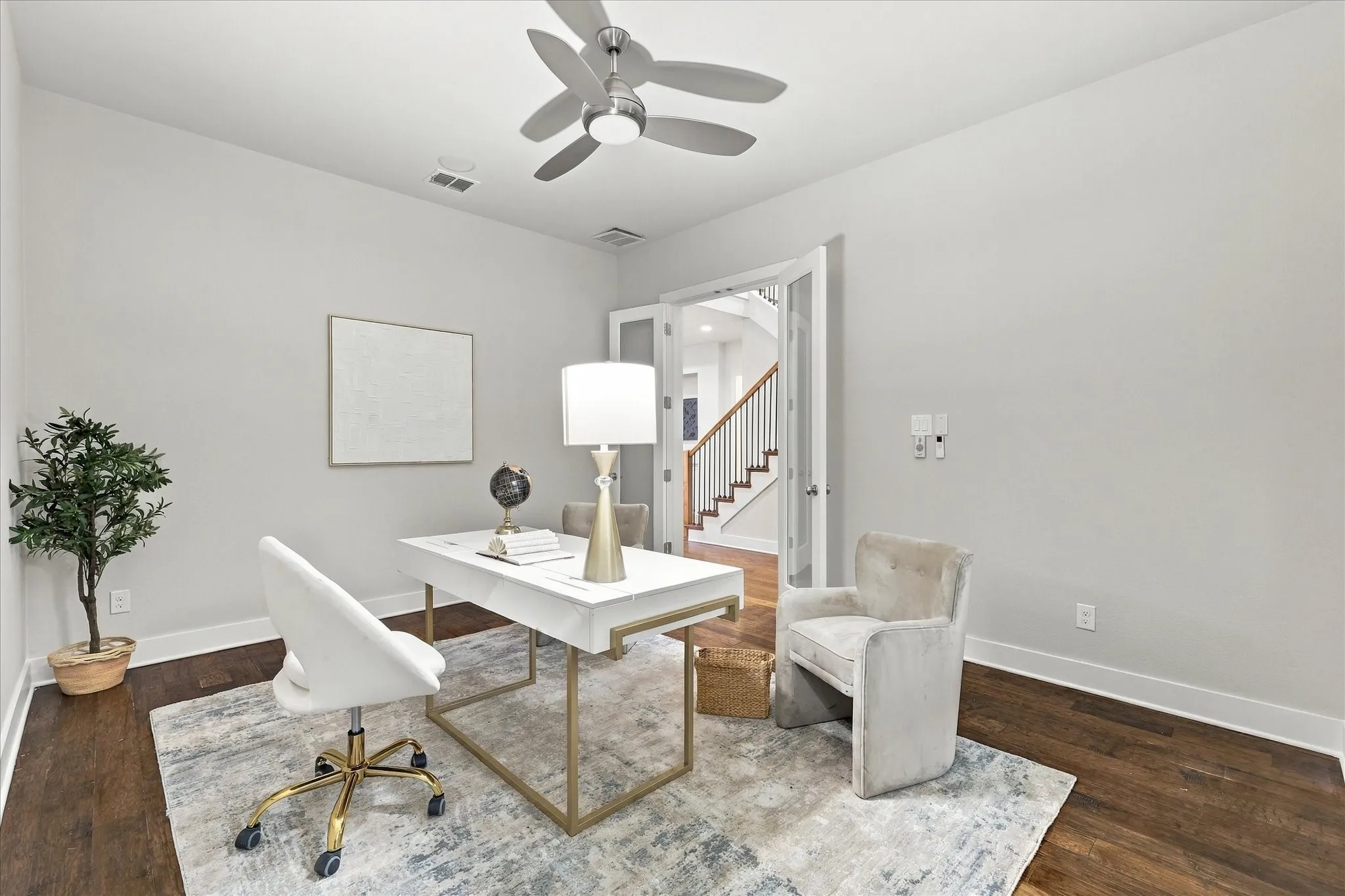 Single Family Residence For Rent in Dallas County , 6251 Lakeshore Drive, Dallas, Texas 75214, 4 Bedroom, 4 Bathroom, 2 Garage spaces, 3,325 Sqft, built in 2011, mls#21399164, Real Estate Agent in Dallas, Homes For Rent in Dallas county, Homes For Rent in Dallas, Realtor in Dallas Texas, Real Estate Brokerage Independent Realty Texas, Luminita Cordes Realtor