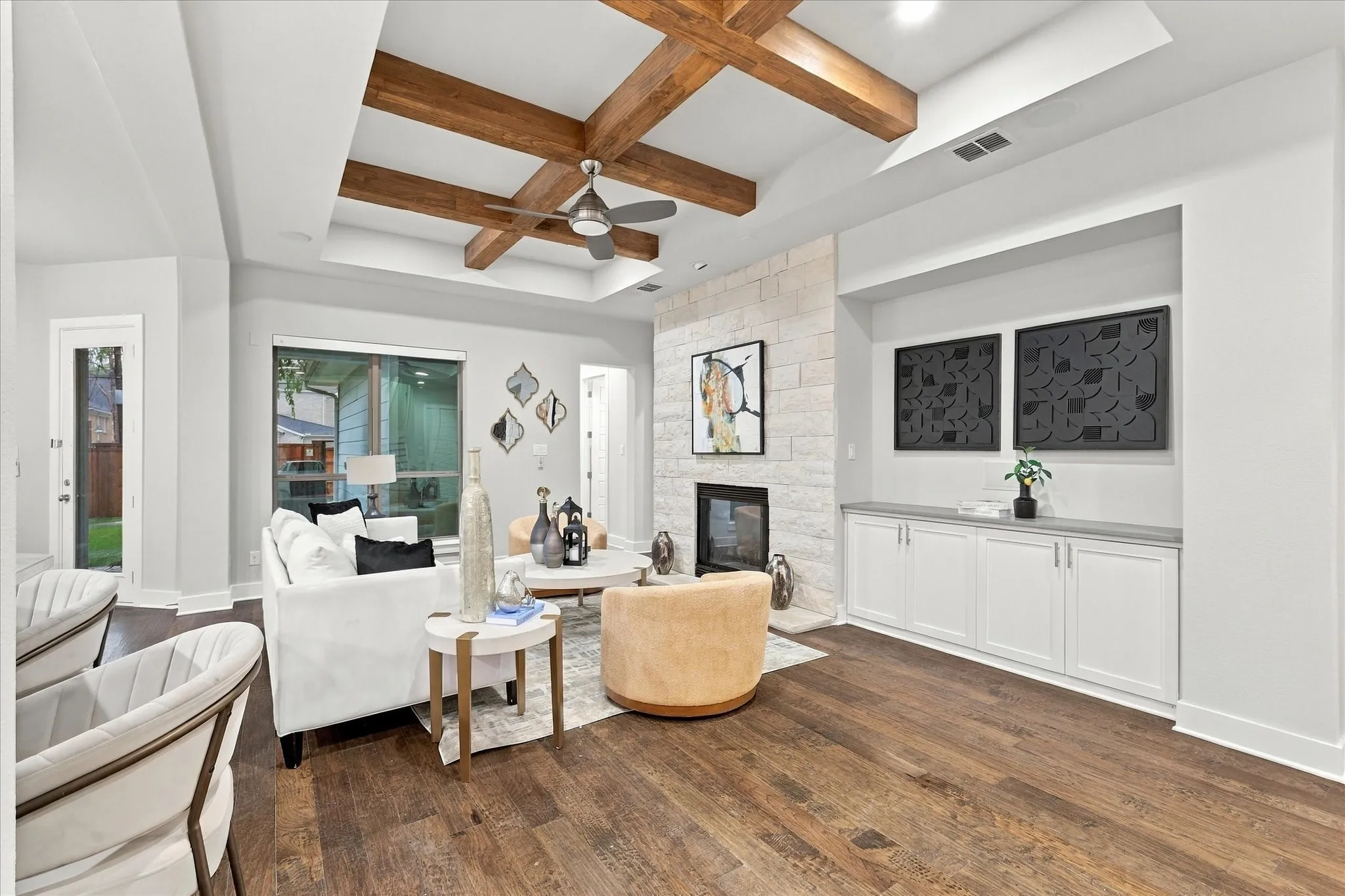 Single Family Residence For Rent in Dallas County , 6251 Lakeshore Drive, Dallas, Texas 75214, 4 Bedroom, 4 Bathroom, 2 Garage spaces, 3,325 Sqft, built in 2011, mls#21399164, Real Estate Agent in Dallas, Homes For Rent in Dallas county, Homes For Rent in Dallas, Realtor in Dallas Texas, Real Estate Brokerage Independent Realty Texas, Luminita Cordes Realtor