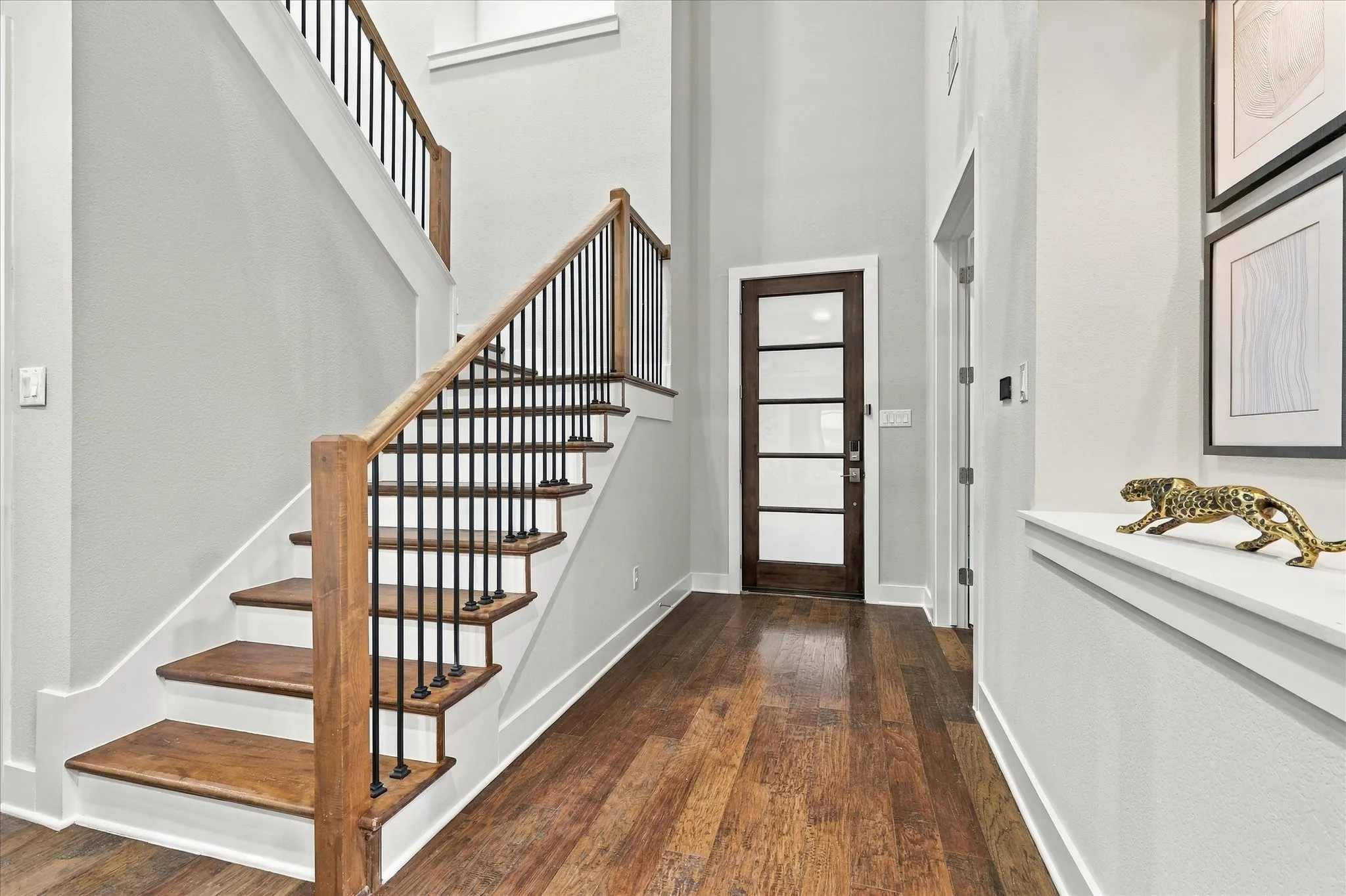 Single Family Residence For Rent in Dallas County , 6251 Lakeshore Drive, Dallas, Texas 75214, 4 Bedroom, 4 Bathroom, 2 Garage spaces, 3,325 Sqft, built in 2011, mls#21399164, Real Estate Agent in Dallas, Homes For Rent in Dallas county, Homes For Rent in Dallas, Realtor in Dallas Texas, Real Estate Brokerage Independent Realty Texas, Luminita Cordes Realtor