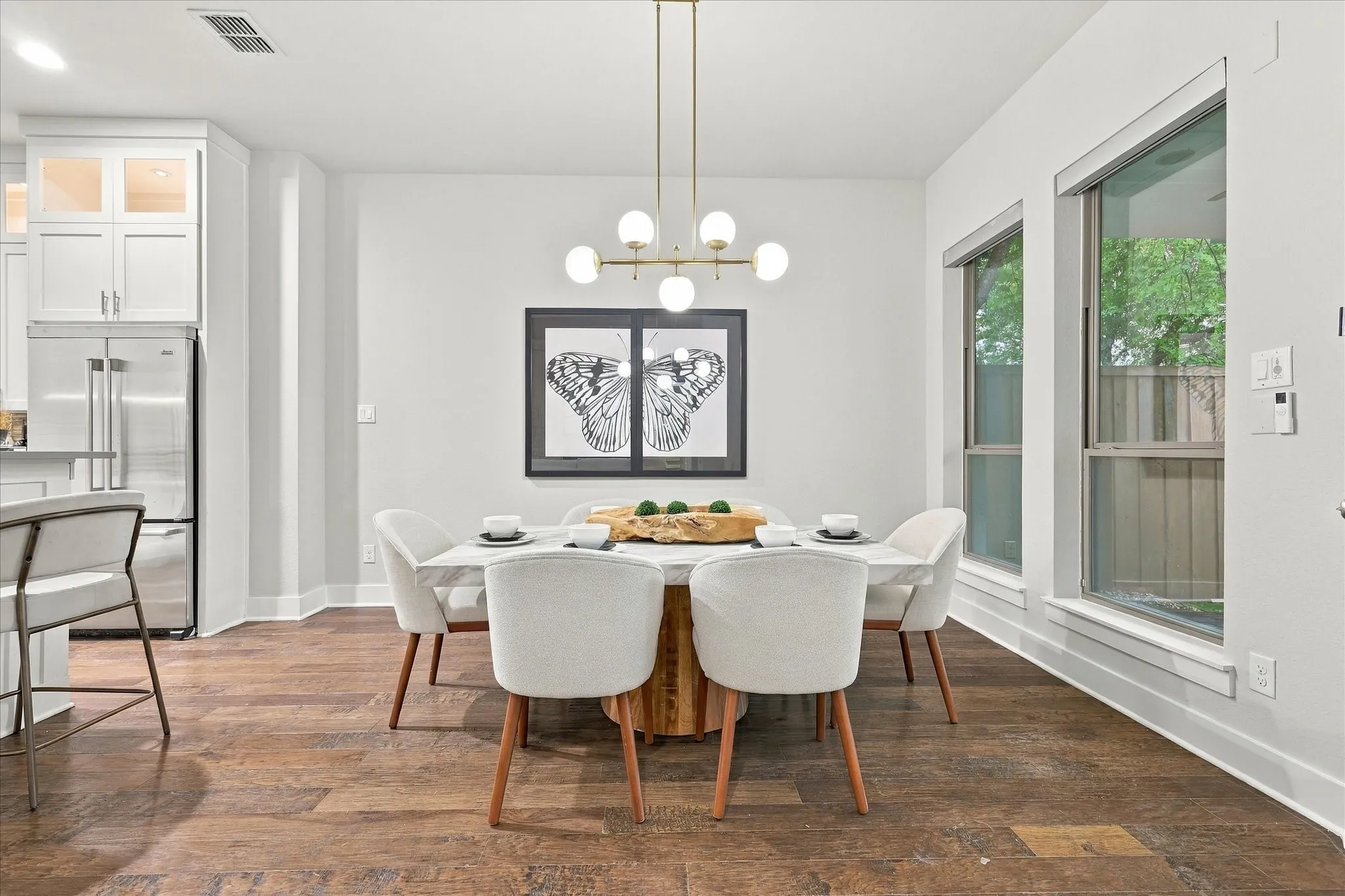 Single Family Residence For Sale in Dallas County , 6251 Lakeshore Drive, Dallas, Texas 75214, 4 Bedroom, 4 Bathroom, 2 Garage spaces, 3,325 Sqft, built in 2011, mls#21396231, Real Estate Agent in Dallas, Homes For Sale in Dallas county, Homes For Sale in Dallas, Realtor in Dallas Texas, Real Estate Brokerage Independent Realty Texas, Luminita Cordes Realtor