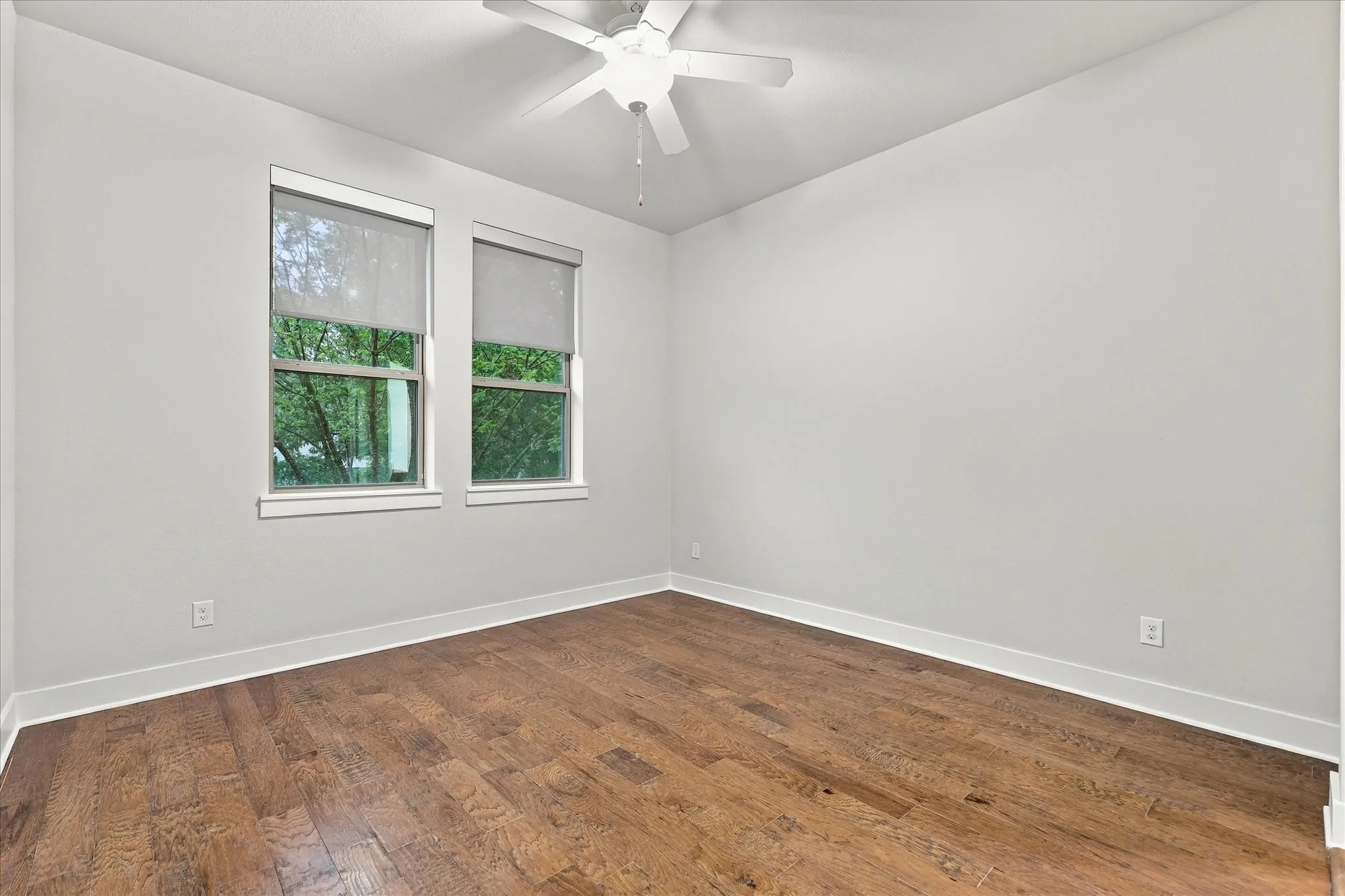 Single Family Residence For Sale in Dallas County , 6251 Lakeshore Drive, Dallas, Texas 75214, 4 Bedroom, 4 Bathroom, 2 Garage spaces, 3,325 Sqft, built in 2011, mls#21396231, Real Estate Agent in Dallas, Homes For Sale in Dallas county, Homes For Sale in Dallas, Realtor in Dallas Texas, Real Estate Brokerage Independent Realty Texas, Luminita Cordes Realtor