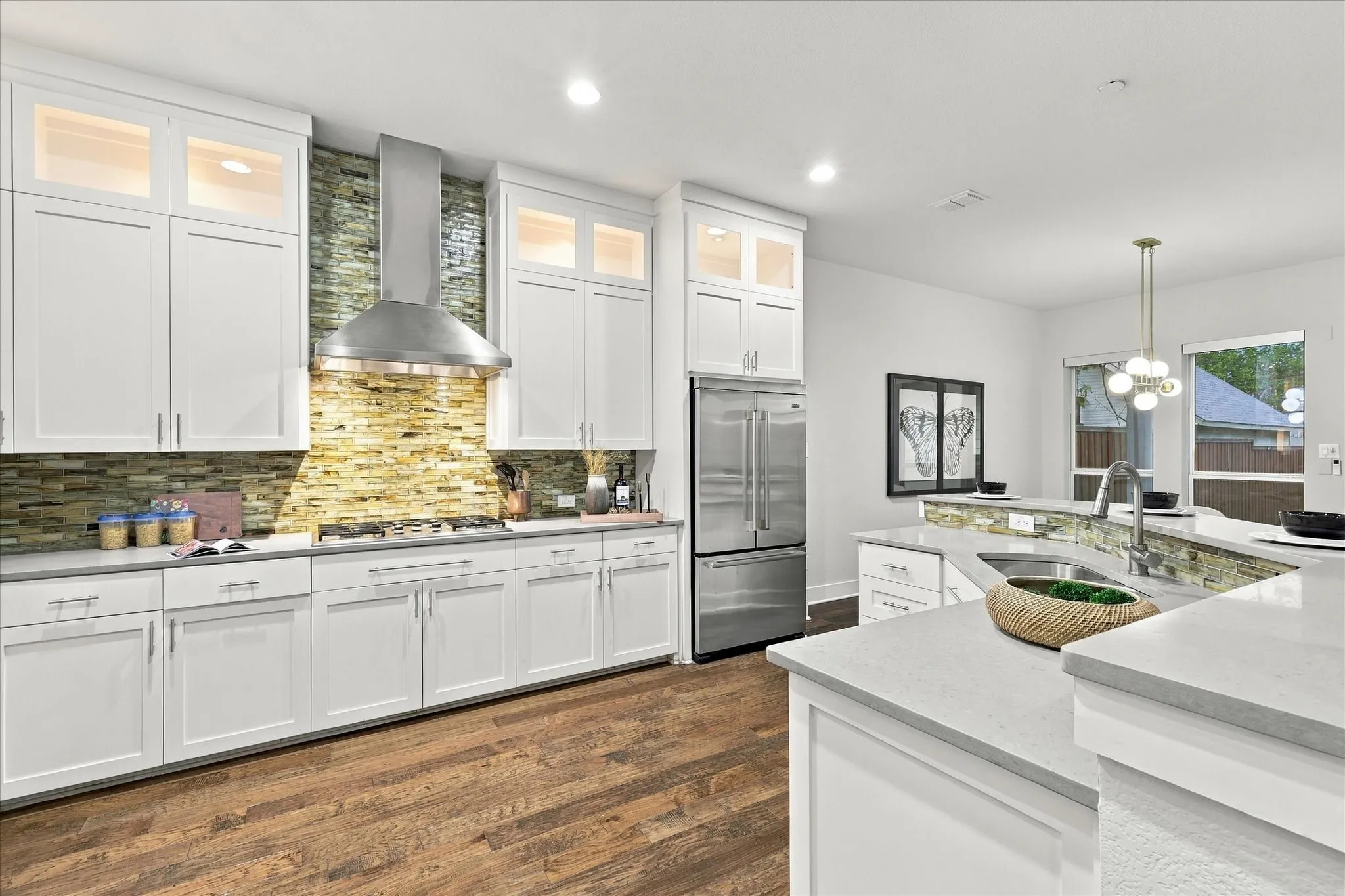 Single Family Residence For Sale in Dallas County , 6251 Lakeshore Drive, Dallas, Texas 75214, 4 Bedroom, 4 Bathroom, 2 Garage spaces, 3,325 Sqft, built in 2011, mls#21396231, Real Estate Agent in Dallas, Homes For Sale in Dallas county, Homes For Sale in Dallas, Realtor in Dallas Texas, Real Estate Brokerage Independent Realty Texas, Luminita Cordes Realtor