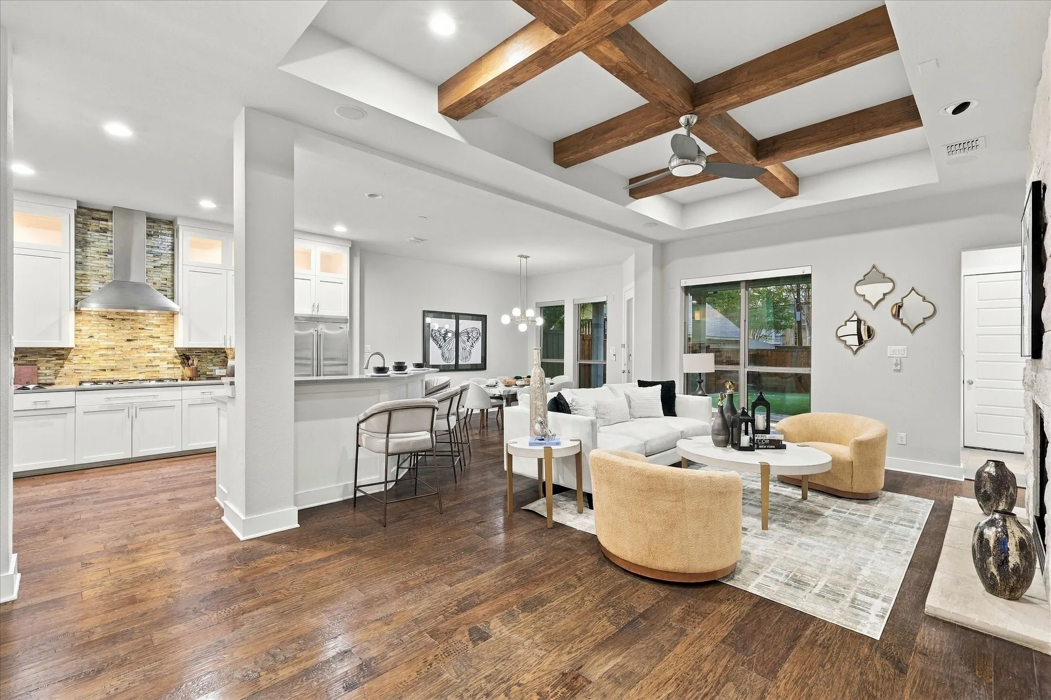 Single Family Residence For Sale in Dallas County , 6251 Lakeshore Drive, Dallas, Texas 75214, 4 Bedroom, 4 Bathroom, 2 Garage spaces, 3,325 Sqft, built in 2011, mls#21396231, Real Estate Agent in Dallas, Homes For Sale in Dallas county, Homes For Sale in Dallas, Realtor in Dallas Texas, Real Estate Brokerage Independent Realty Texas, Luminita Cordes Realtor