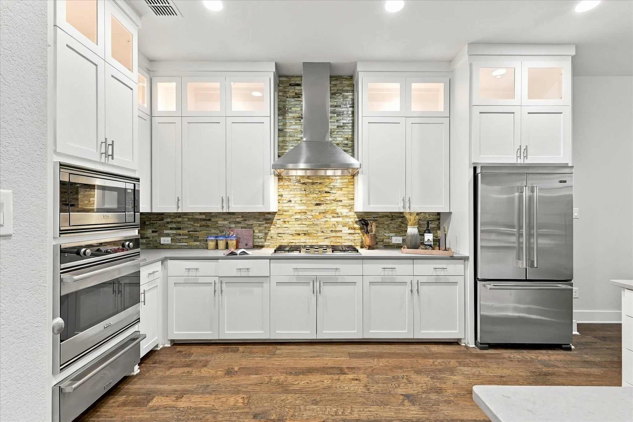 Single Family Residence For Sale in Dallas County , 6251 Lakeshore Drive, Dallas, Texas 75214, 4 Bedroom, 4 Bathroom, 2 Garage spaces, 3,325 Sqft, built in 2011, mls#21396231, Real Estate Agent in Dallas, Homes For Sale in Dallas county, Homes For Sale in Dallas, Realtor in Dallas Texas, Real Estate Brokerage Independent Realty Texas, Luminita Cordes Realtor