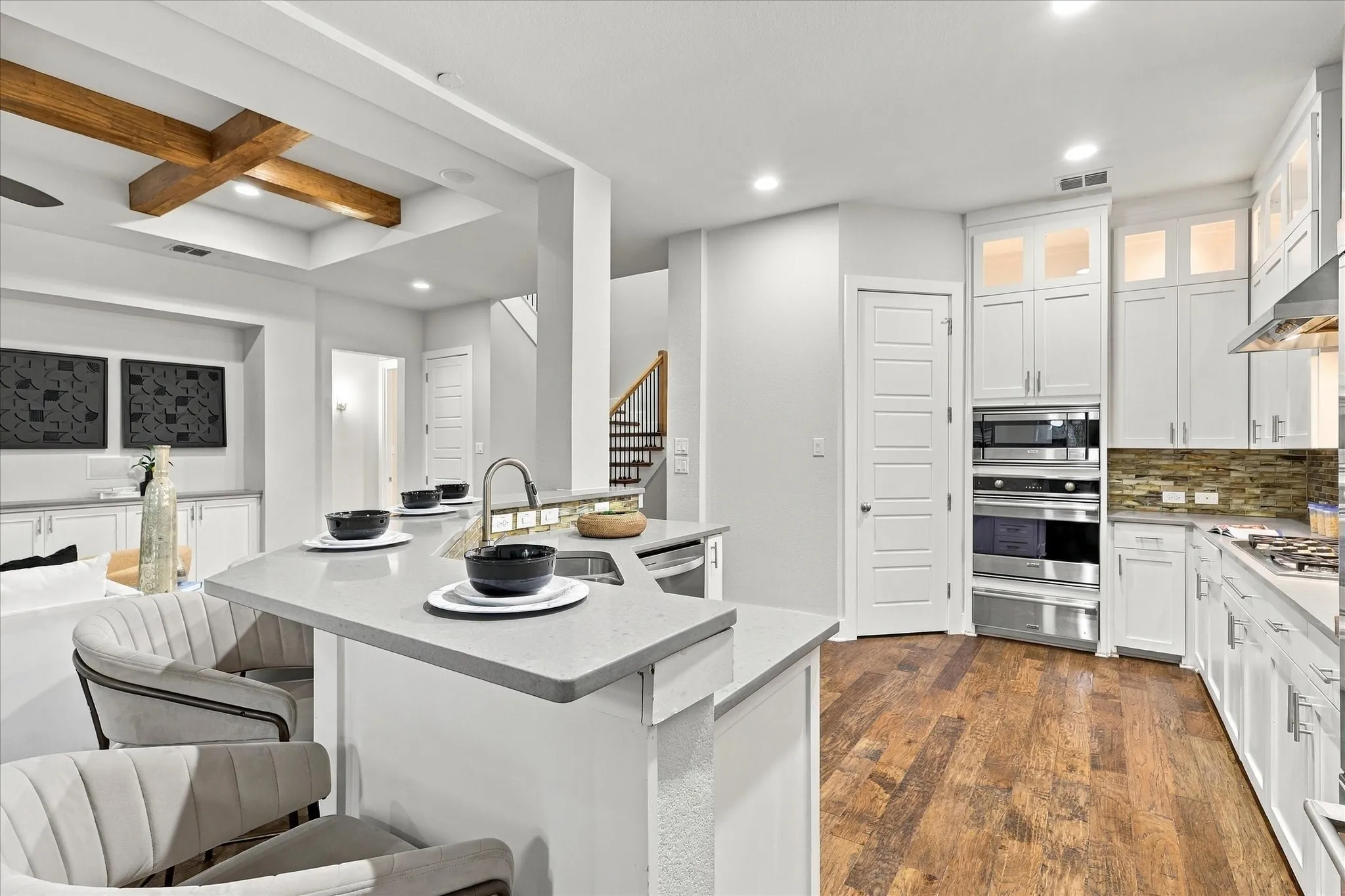 Single Family Residence For Sale in Dallas County , 6251 Lakeshore Drive, Dallas, Texas 75214, 4 Bedroom, 4 Bathroom, 2 Garage spaces, 3,325 Sqft, built in 2011, mls#21396231, Real Estate Agent in Dallas, Homes For Sale in Dallas county, Homes For Sale in Dallas, Realtor in Dallas Texas, Real Estate Brokerage Independent Realty Texas, Luminita Cordes Realtor