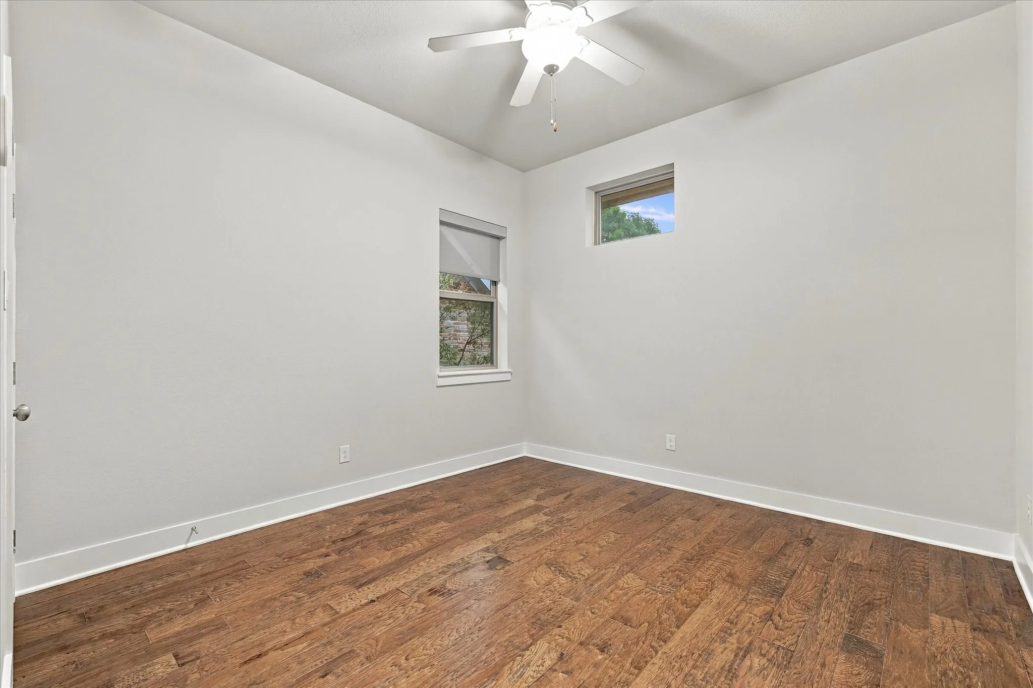 Single Family Residence For Sale in Dallas County , 6251 Lakeshore Drive, Dallas, Texas 75214, 4 Bedroom, 4 Bathroom, 2 Garage spaces, 3,325 Sqft, built in 2011, mls#21396231, Real Estate Agent in Dallas, Homes For Sale in Dallas county, Homes For Sale in Dallas, Realtor in Dallas Texas, Real Estate Brokerage Independent Realty Texas, Luminita Cordes Realtor