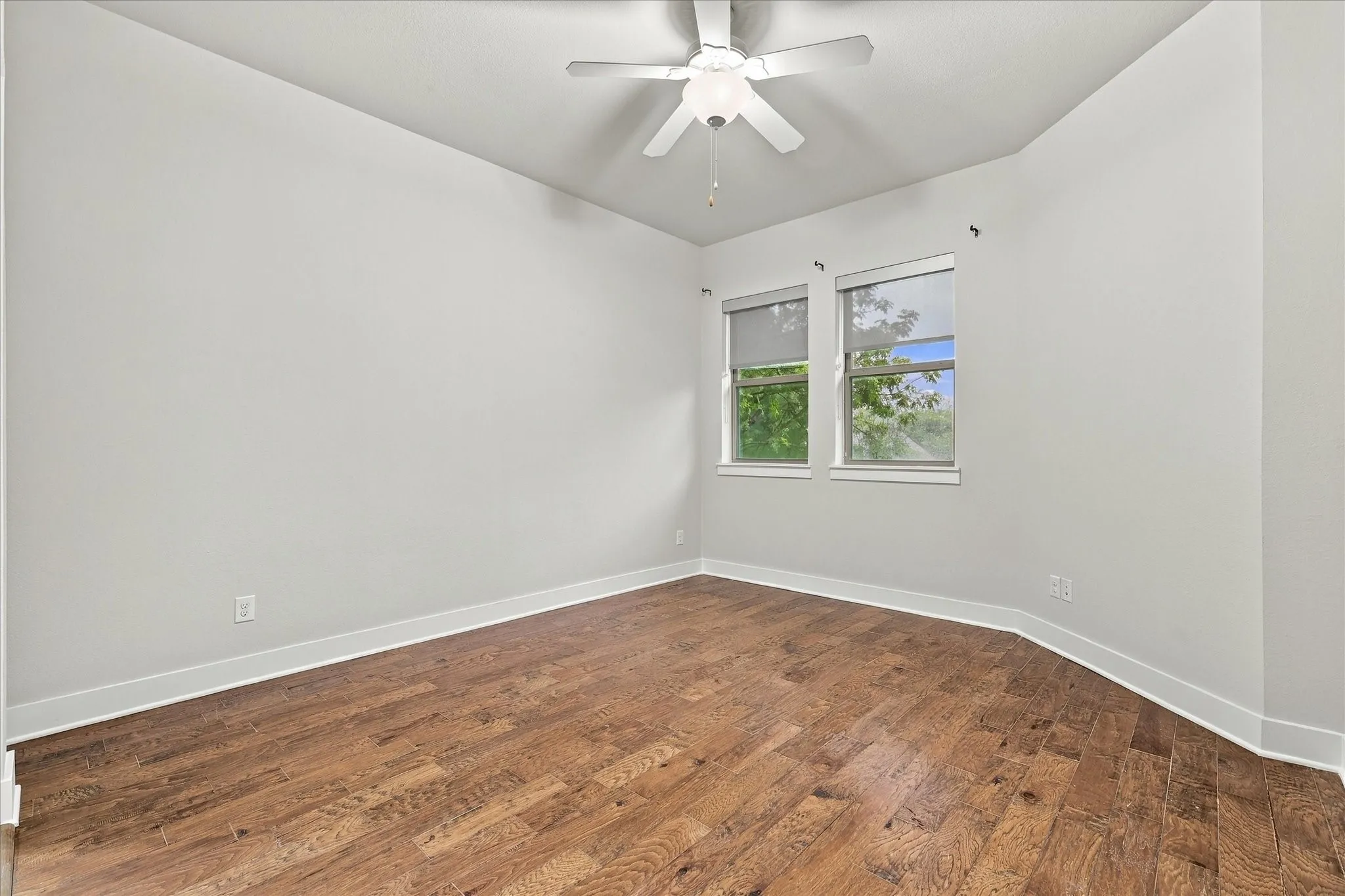 Single Family Residence For Sale in Dallas County , 6251 Lakeshore Drive, Dallas, Texas 75214, 4 Bedroom, 4 Bathroom, 2 Garage spaces, 3,325 Sqft, built in 2011, mls#21396231, Real Estate Agent in Dallas, Homes For Sale in Dallas county, Homes For Sale in Dallas, Realtor in Dallas Texas, Real Estate Brokerage Independent Realty Texas, Luminita Cordes Realtor