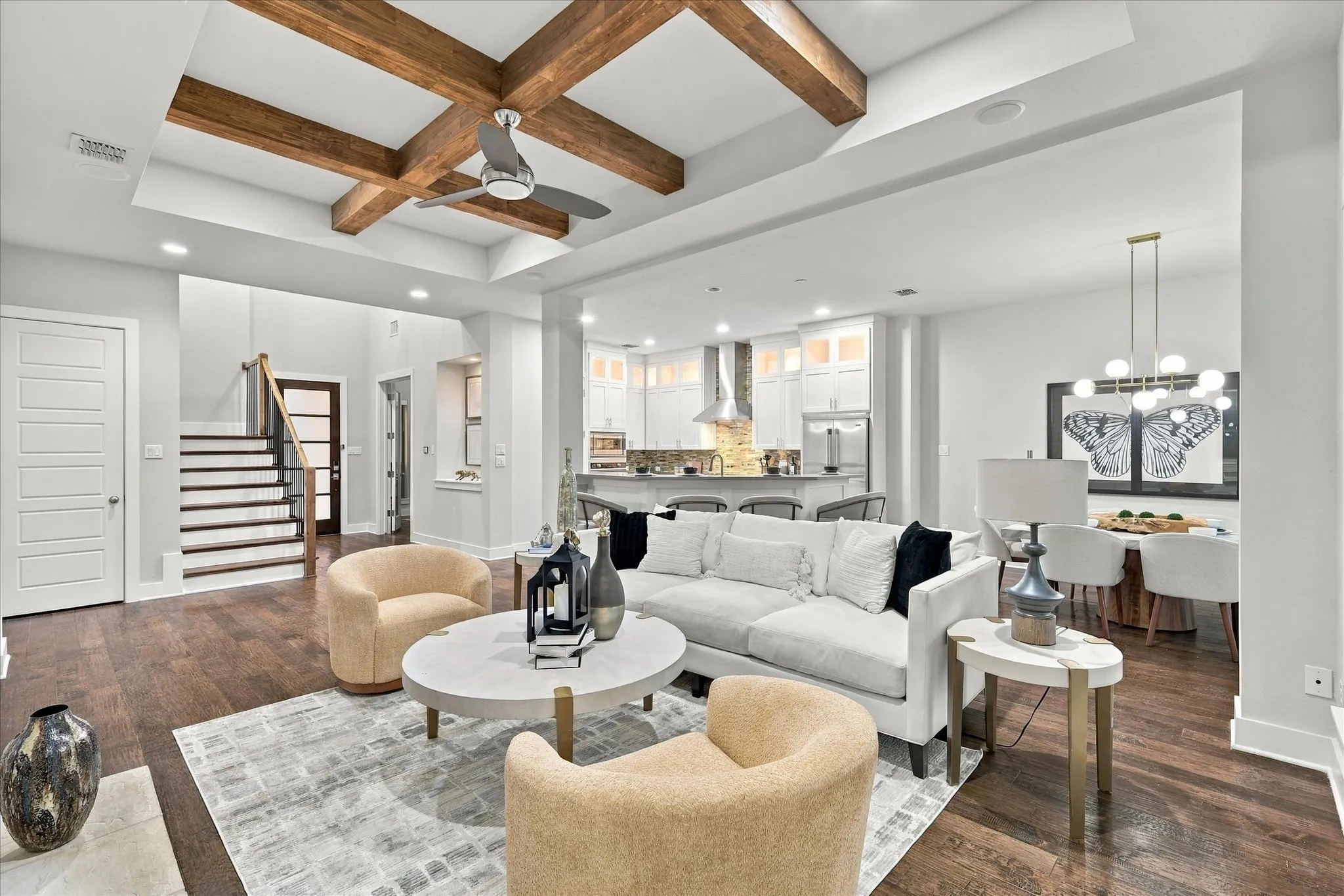 Single Family Residence For Sale in Dallas County , 6251 Lakeshore Drive, Dallas, Texas 75214, 4 Bedroom, 4 Bathroom, 2 Garage spaces, 3,325 Sqft, built in 2011, mls#21396231, Real Estate Agent in Dallas, Homes For Sale in Dallas county, Homes For Sale in Dallas, Realtor in Dallas Texas, Real Estate Brokerage Independent Realty Texas, Luminita Cordes Realtor