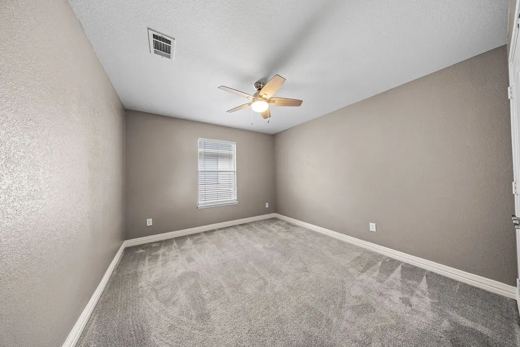Single Family Residence For Sale in Ellis County , 115 Autumn Trail, Red Oak, Texas 75154, 4 Bedroom, 2 Bathroom, 2 Garage spaces, 2,134 Sqft, built in 2005, mls#21400163, Real Estate Agent in Red Oak, Homes For Sale in Ellis county, Homes For Sale in Red Oak, Realtor in Red Oak Texas, Real Estate Brokerage Independent Realty Texas, Luminita Cordes Realtor