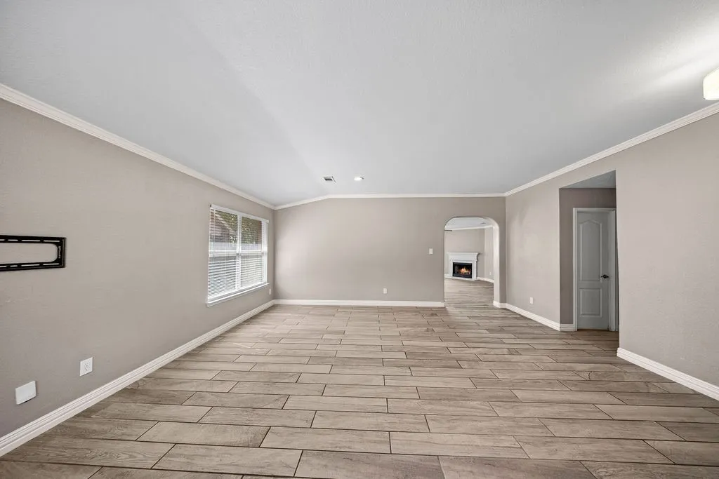 Single Family Residence For Sale in Ellis County , 115 Autumn Trail, Red Oak, Texas 75154, 4 Bedroom, 2 Bathroom, 2 Garage spaces, 2,134 Sqft, built in 2005, mls#21400163, Real Estate Agent in Red Oak, Homes For Sale in Ellis county, Homes For Sale in Red Oak, Realtor in Red Oak Texas, Real Estate Brokerage Independent Realty Texas, Luminita Cordes Realtor