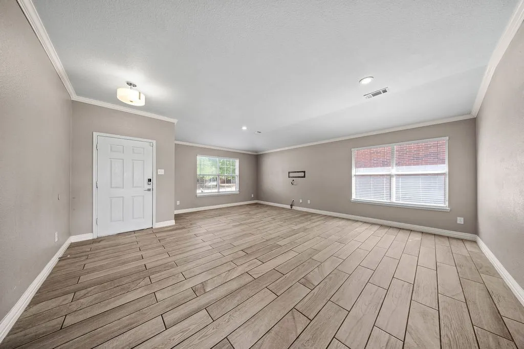 Single Family Residence For Sale in Ellis County , 115 Autumn Trail, Red Oak, Texas 75154, 4 Bedroom, 2 Bathroom, 2 Garage spaces, 2,134 Sqft, built in 2005, mls#21400163, Real Estate Agent in Red Oak, Homes For Sale in Ellis county, Homes For Sale in Red Oak, Realtor in Red Oak Texas, Real Estate Brokerage Independent Realty Texas, Luminita Cordes Realtor