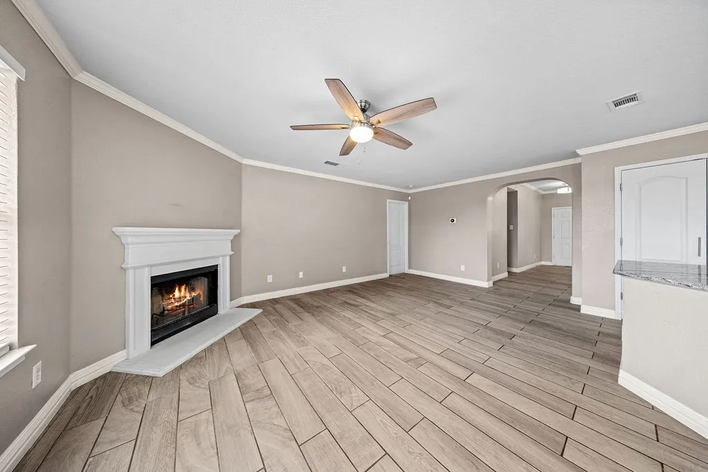 Single Family Residence For Sale in Ellis County , 115 Autumn Trail, Red Oak, Texas 75154, 4 Bedroom, 2 Bathroom, 2 Garage spaces, 2,134 Sqft, built in 2005, mls#21400163, Real Estate Agent in Red Oak, Homes For Sale in Ellis county, Homes For Sale in Red Oak, Realtor in Red Oak Texas, Real Estate Brokerage Independent Realty Texas, Luminita Cordes Realtor