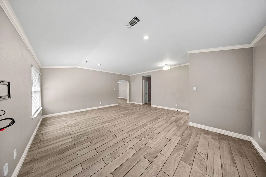 Single Family Residence For Sale in Ellis County , 115 Autumn Trail, Red Oak, Texas 75154, 4 Bedroom, 2 Bathroom, 2 Garage spaces, 2,134 Sqft, built in 2005, mls#21400163, Real Estate Agent in Red Oak, Homes For Sale in Ellis county, Homes For Sale in Red Oak, Realtor in Red Oak Texas, Real Estate Brokerage Independent Realty Texas, Luminita Cordes Realtor