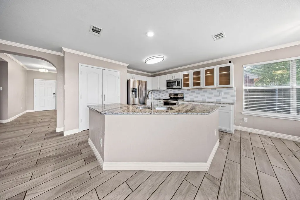 Single Family Residence For Sale in Ellis County , 115 Autumn Trail, Red Oak, Texas 75154, 4 Bedroom, 2 Bathroom, 2 Garage spaces, 2,134 Sqft, built in 2005, mls#21400163, Real Estate Agent in Red Oak, Homes For Sale in Ellis county, Homes For Sale in Red Oak, Realtor in Red Oak Texas, Real Estate Brokerage Independent Realty Texas, Luminita Cordes Realtor