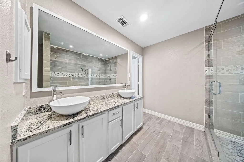 Single Family Residence For Sale in Ellis County , 115 Autumn Trail, Red Oak, Texas 75154, 4 Bedroom, 2 Bathroom, 2 Garage spaces, 2,134 Sqft, built in 2005, mls#21400163, Real Estate Agent in Red Oak, Homes For Sale in Ellis county, Homes For Sale in Red Oak, Realtor in Red Oak Texas, Real Estate Brokerage Independent Realty Texas, Luminita Cordes Realtor