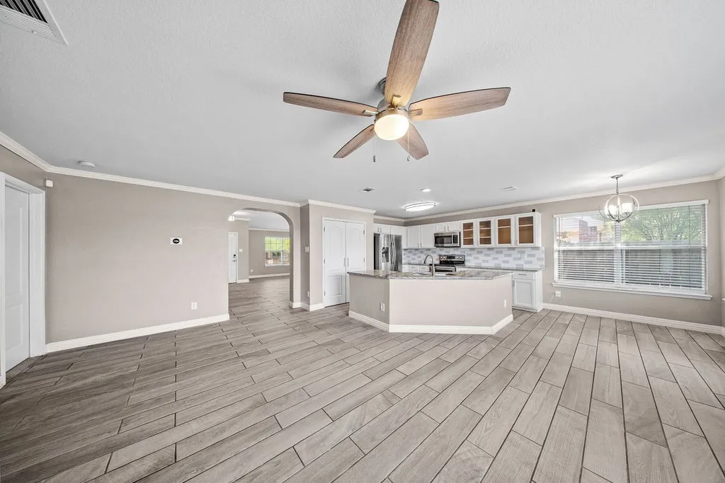 Single Family Residence For Sale in Ellis County , 115 Autumn Trail, Red Oak, Texas 75154, 4 Bedroom, 2 Bathroom, 2 Garage spaces, 2,134 Sqft, built in 2005, mls#21400163, Real Estate Agent in Red Oak, Homes For Sale in Ellis county, Homes For Sale in Red Oak, Realtor in Red Oak Texas, Real Estate Brokerage Independent Realty Texas, Luminita Cordes Realtor