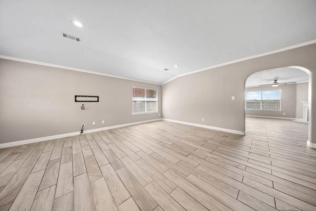 Single Family Residence For Sale in Ellis County , 115 Autumn Trail, Red Oak, Texas 75154, 4 Bedroom, 2 Bathroom, 2 Garage spaces, 2,134 Sqft, built in 2005, mls#21400163, Real Estate Agent in Red Oak, Homes For Sale in Ellis county, Homes For Sale in Red Oak, Realtor in Red Oak Texas, Real Estate Brokerage Independent Realty Texas, Luminita Cordes Realtor