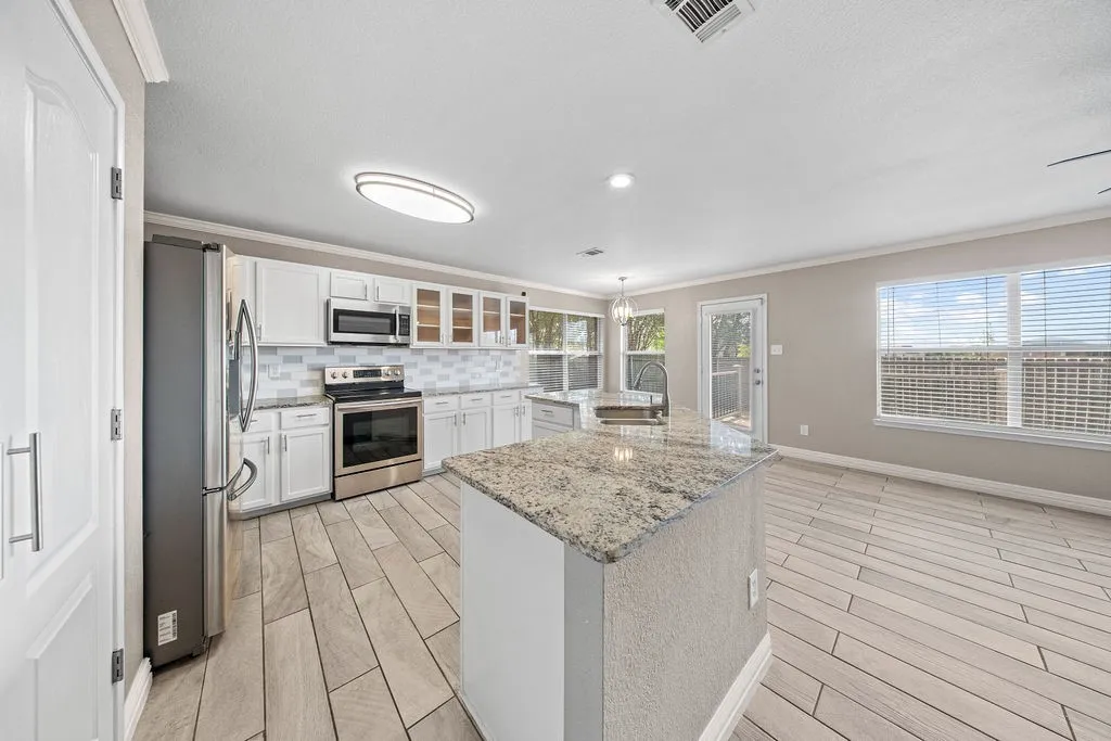 Single Family Residence For Sale in Ellis County , 115 Autumn Trail, Red Oak, Texas 75154, 4 Bedroom, 2 Bathroom, 2 Garage spaces, 2,134 Sqft, built in 2005, mls#21400163, Real Estate Agent in Red Oak, Homes For Sale in Ellis county, Homes For Sale in Red Oak, Realtor in Red Oak Texas, Real Estate Brokerage Independent Realty Texas, Luminita Cordes Realtor