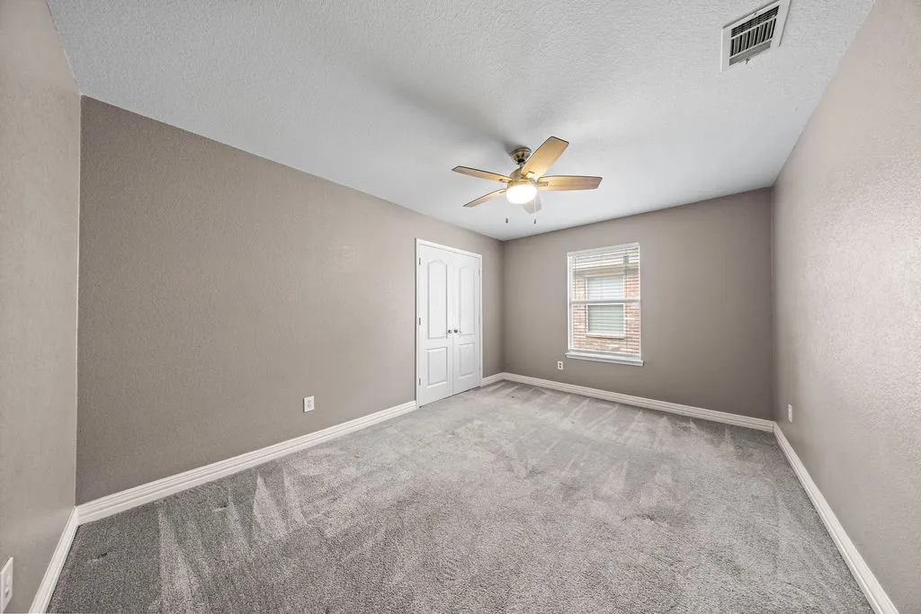 Single Family Residence For Sale in Ellis County , 115 Autumn Trail, Red Oak, Texas 75154, 4 Bedroom, 2 Bathroom, 2 Garage spaces, 2,134 Sqft, built in 2005, mls#21400163, Real Estate Agent in Red Oak, Homes For Sale in Ellis county, Homes For Sale in Red Oak, Realtor in Red Oak Texas, Real Estate Brokerage Independent Realty Texas, Luminita Cordes Realtor