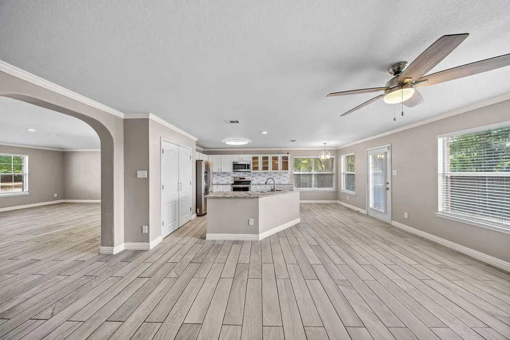 Single Family Residence For Sale in Ellis County , 115 Autumn Trail, Red Oak, Texas 75154, 4 Bedroom, 2 Bathroom, 2 Garage spaces, 2,134 Sqft, built in 2005, mls#21400163, Real Estate Agent in Red Oak, Homes For Sale in Ellis county, Homes For Sale in Red Oak, Realtor in Red Oak Texas, Real Estate Brokerage Independent Realty Texas, Luminita Cordes Realtor
