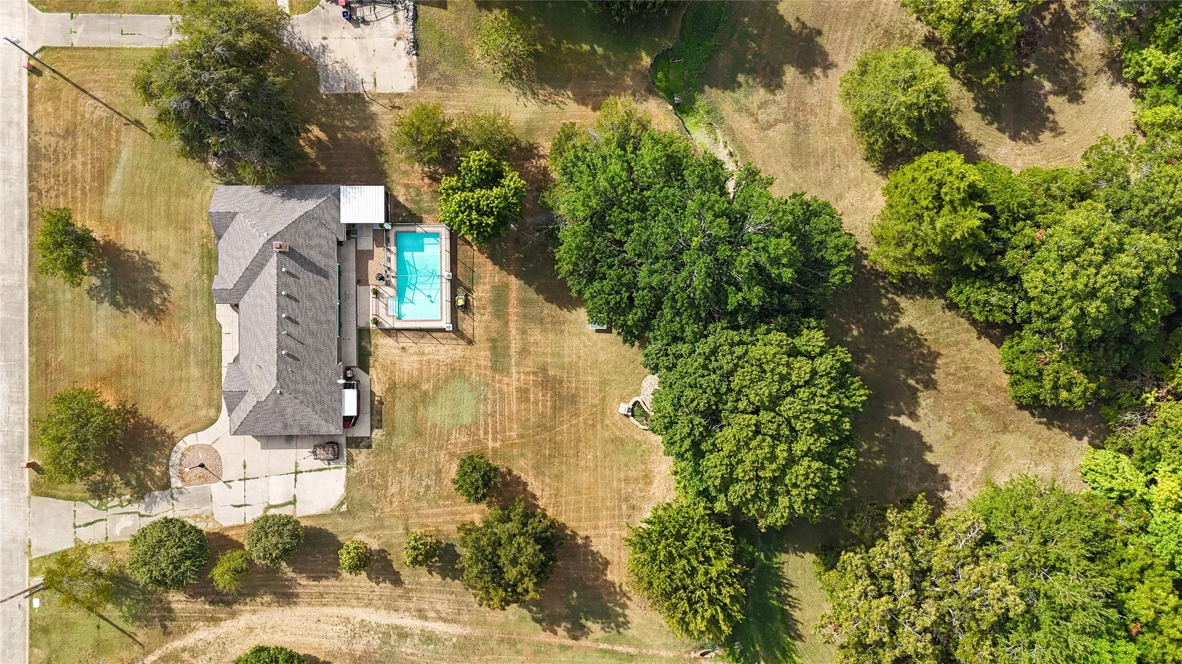 Single Family Residence For Sale in Collin County , 1315 Red Oak Circle, Farmersville, Texas 75442, 3 Bedroom, 3 Bathroom, 3 Garage spaces, 2,062 Sqft, built in 1993, mls#21398963, Real Estate Agent in Farmersville, Homes For Sale in Collin county, Homes For Sale in Farmersville, Realtor in Farmersville Texas, Real Estate Brokerage Independent Realty Texas, Luminita Cordes Realtor