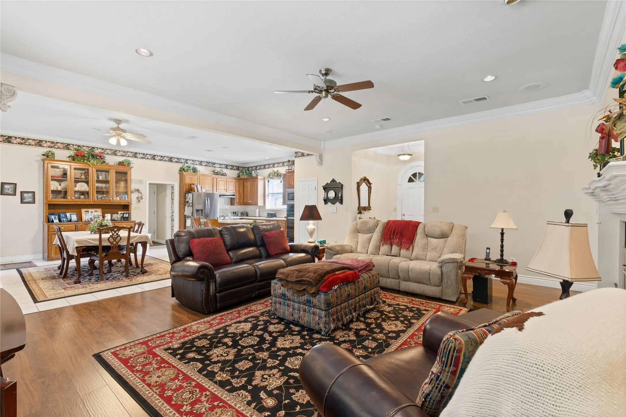 Single Family Residence For Sale in Collin County , 1315 Red Oak Circle, Farmersville, Texas 75442, 3 Bedroom, 3 Bathroom, 3 Garage spaces, 2,062 Sqft, built in 1993, mls#21398963, Real Estate Agent in Farmersville, Homes For Sale in Collin county, Homes For Sale in Farmersville, Realtor in Farmersville Texas, Real Estate Brokerage Independent Realty Texas, Luminita Cordes Realtor