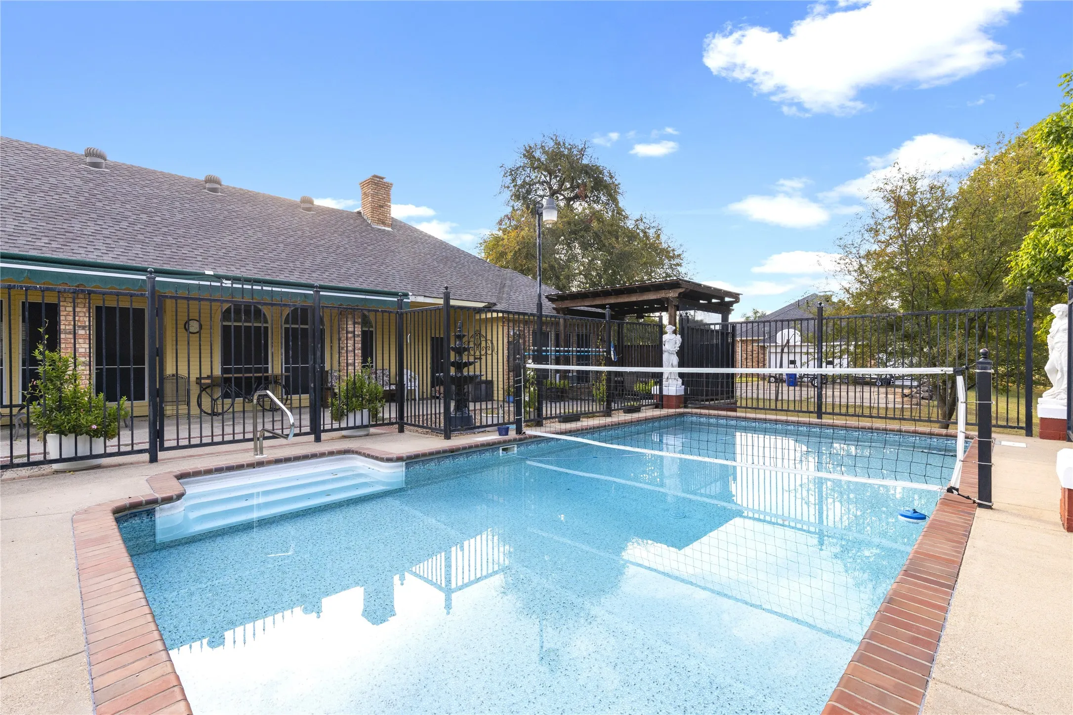 Single Family Residence For Sale in Collin County , 1315 Red Oak Circle, Farmersville, Texas 75442, 3 Bedroom, 3 Bathroom, 3 Garage spaces, 2,062 Sqft, built in 1993, mls#21398963, Real Estate Agent in Farmersville, Homes For Sale in Collin county, Homes For Sale in Farmersville, Realtor in Farmersville Texas, Real Estate Brokerage Independent Realty Texas, Luminita Cordes Realtor