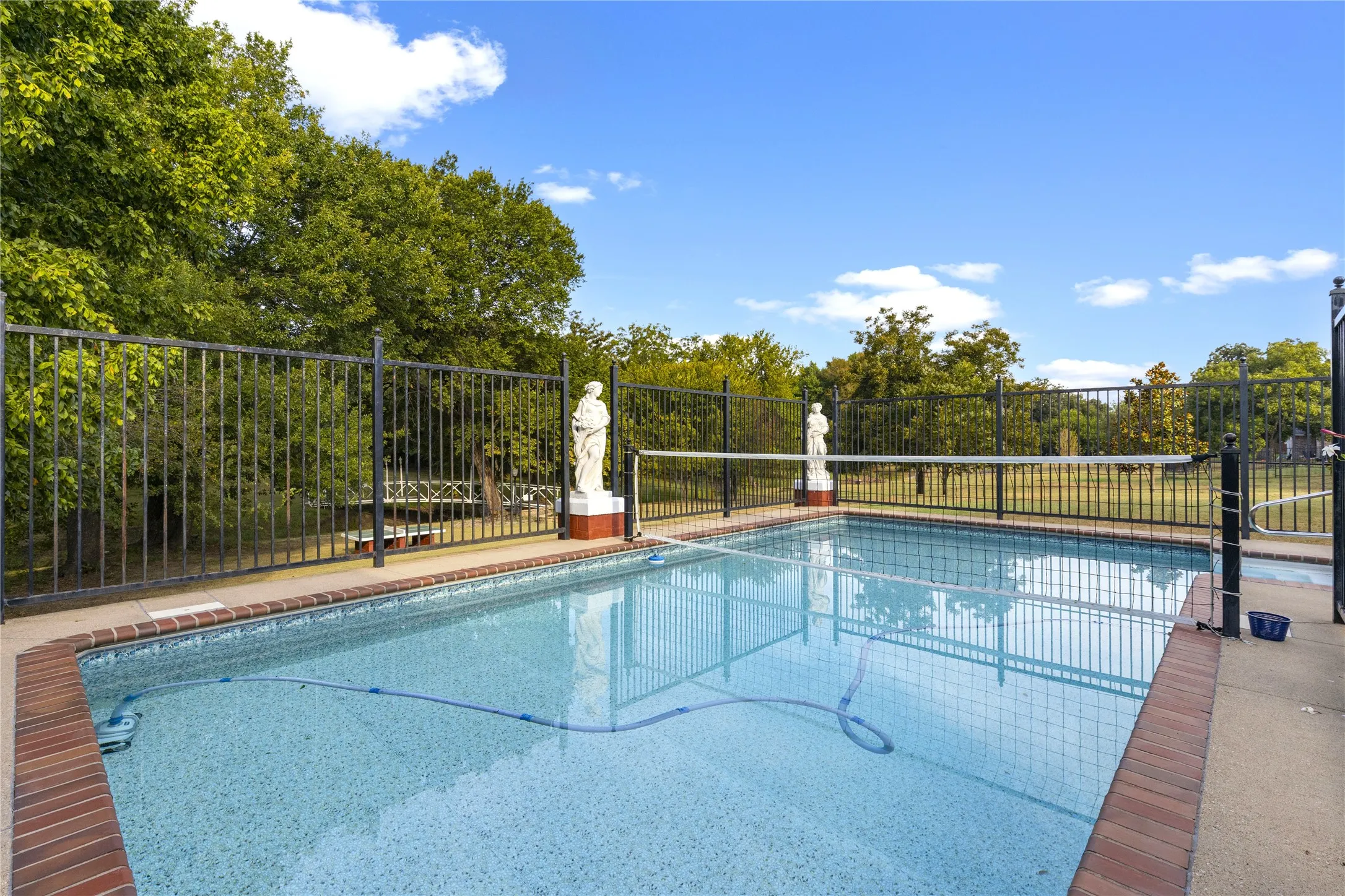 Single Family Residence For Sale in Collin County , 1315 Red Oak Circle, Farmersville, Texas 75442, 3 Bedroom, 3 Bathroom, 3 Garage spaces, 2,062 Sqft, built in 1993, mls#21398963, Real Estate Agent in Farmersville, Homes For Sale in Collin county, Homes For Sale in Farmersville, Realtor in Farmersville Texas, Real Estate Brokerage Independent Realty Texas, Luminita Cordes Realtor