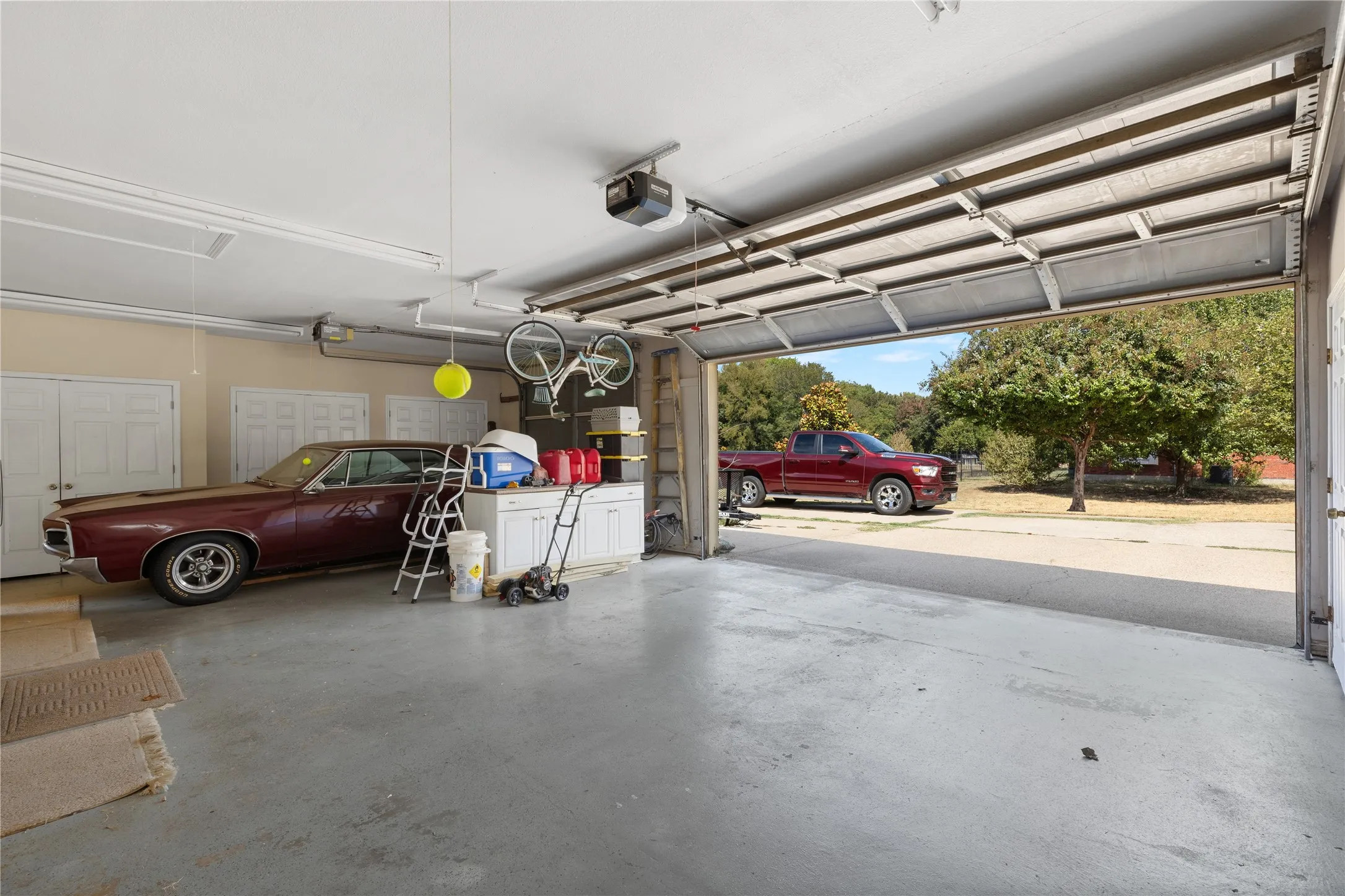 Single Family Residence For Sale in Collin County , 1315 Red Oak Circle, Farmersville, Texas 75442, 3 Bedroom, 3 Bathroom, 3 Garage spaces, 2,062 Sqft, built in 1993, mls#21398963, Real Estate Agent in Farmersville, Homes For Sale in Collin county, Homes For Sale in Farmersville, Realtor in Farmersville Texas, Real Estate Brokerage Independent Realty Texas, Luminita Cordes Realtor