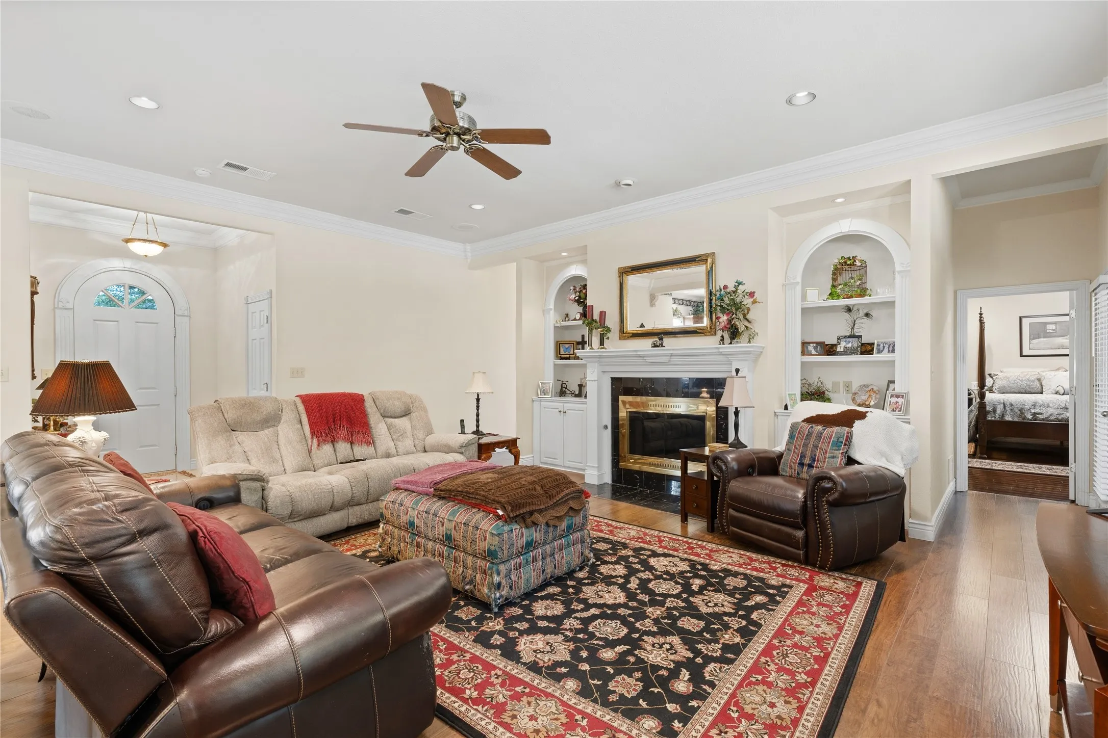Single Family Residence For Sale in Collin County , 1315 Red Oak Circle, Farmersville, Texas 75442, 3 Bedroom, 3 Bathroom, 3 Garage spaces, 2,062 Sqft, built in 1993, mls#21398963, Real Estate Agent in Farmersville, Homes For Sale in Collin county, Homes For Sale in Farmersville, Realtor in Farmersville Texas, Real Estate Brokerage Independent Realty Texas, Luminita Cordes Realtor