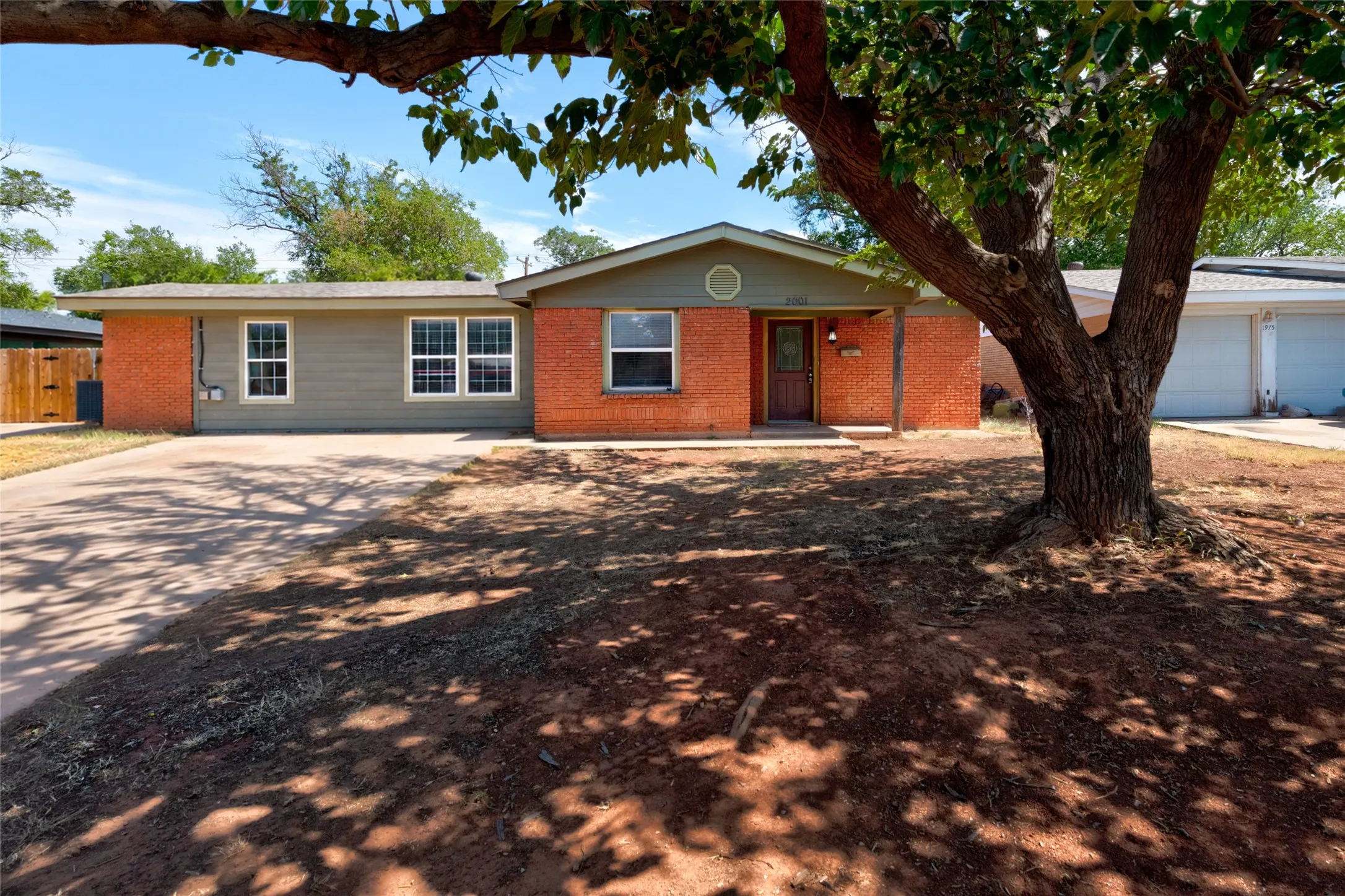Single Family Residence For Sale in Taylor County , 2001 Westview Drive, Abilene, Texas 79603, 3 Bedroom, 2 Bathroom, Garage spaces, 1,788 Sqft, built in 1956, mls#21387922, Real Estate Agent in Abilene, Homes For Sale in Taylor county, Homes For Sale in Abilene, Realtor in Abilene Texas, Real Estate Brokerage Independent Realty Texas, Luminita Cordes Realtor