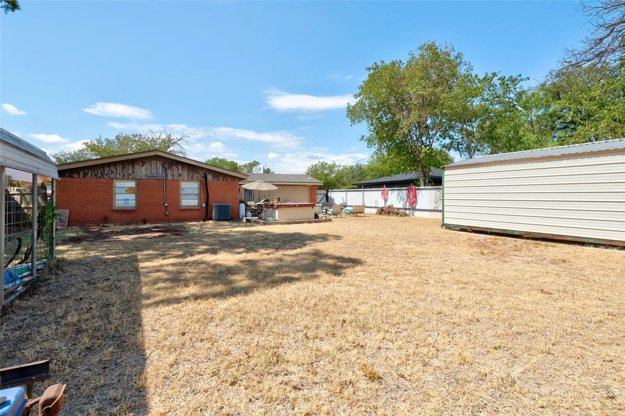 Single Family Residence For Sale in Taylor County , 2001 Westview Drive, Abilene, Texas 79603, 3 Bedroom, 2 Bathroom, Garage spaces, 1,788 Sqft, built in 1956, mls#21387922, Real Estate Agent in Abilene, Homes For Sale in Taylor county, Homes For Sale in Abilene, Realtor in Abilene Texas, Real Estate Brokerage Independent Realty Texas, Luminita Cordes Realtor
