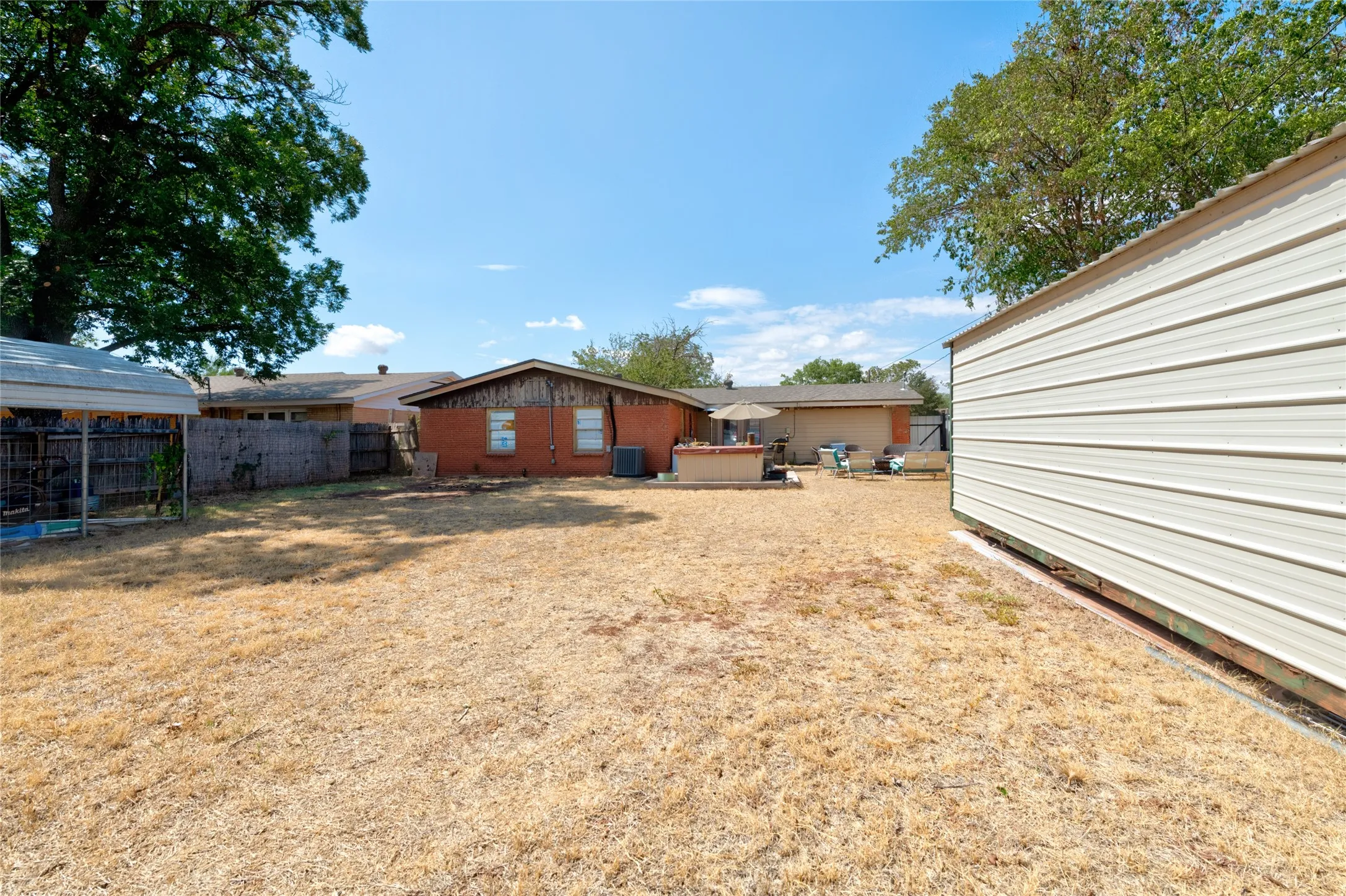Single Family Residence For Sale in Taylor County , 2001 Westview Drive, Abilene, Texas 79603, 3 Bedroom, 2 Bathroom, Garage spaces, 1,788 Sqft, built in 1956, mls#21387922, Real Estate Agent in Abilene, Homes For Sale in Taylor county, Homes For Sale in Abilene, Realtor in Abilene Texas, Real Estate Brokerage Independent Realty Texas, Luminita Cordes Realtor