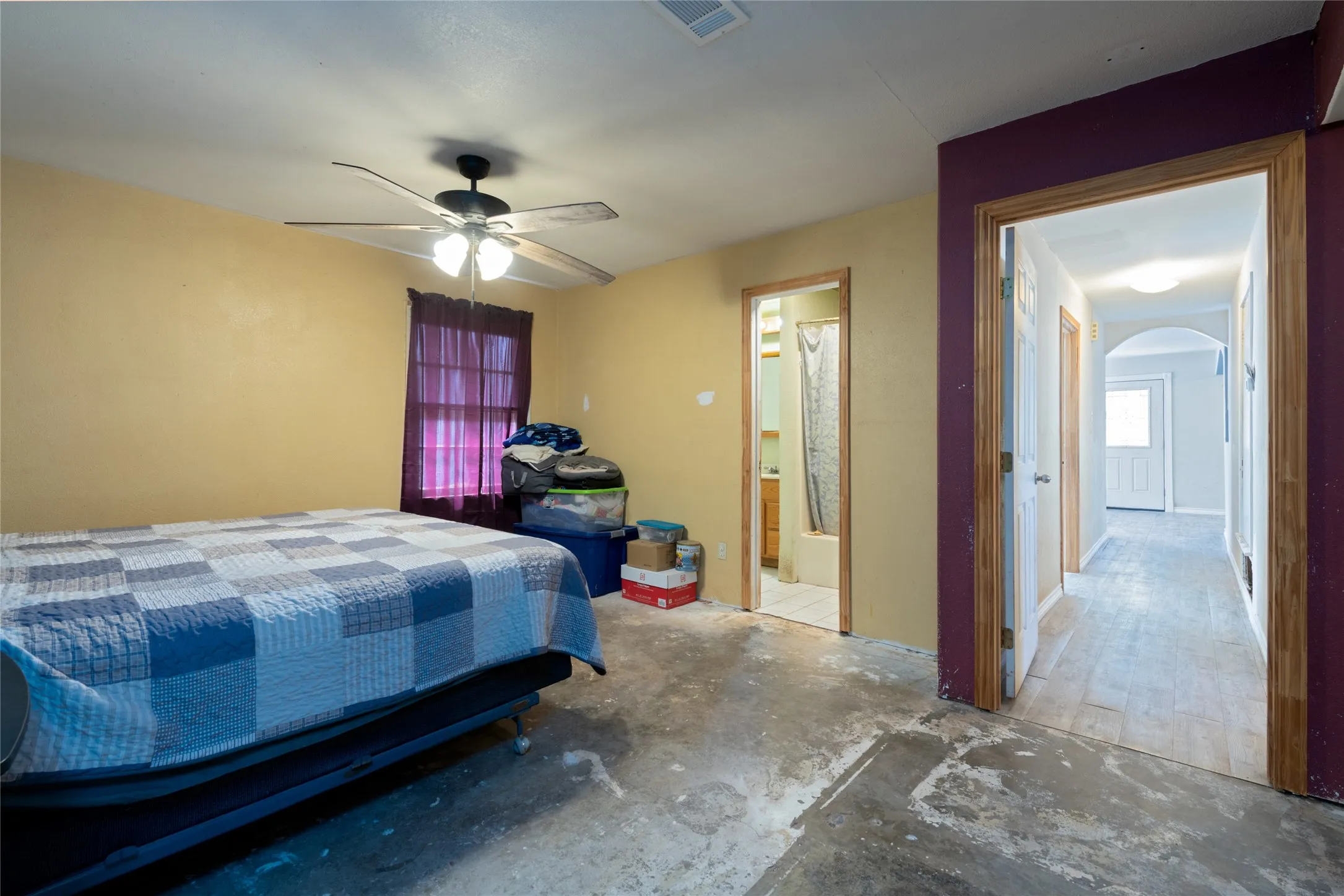 Single Family Residence For Sale in Taylor County , 2001 Westview Drive, Abilene, Texas 79603, 3 Bedroom, 2 Bathroom, Garage spaces, 1,788 Sqft, built in 1956, mls#21387922, Real Estate Agent in Abilene, Homes For Sale in Taylor county, Homes For Sale in Abilene, Realtor in Abilene Texas, Real Estate Brokerage Independent Realty Texas, Luminita Cordes Realtor