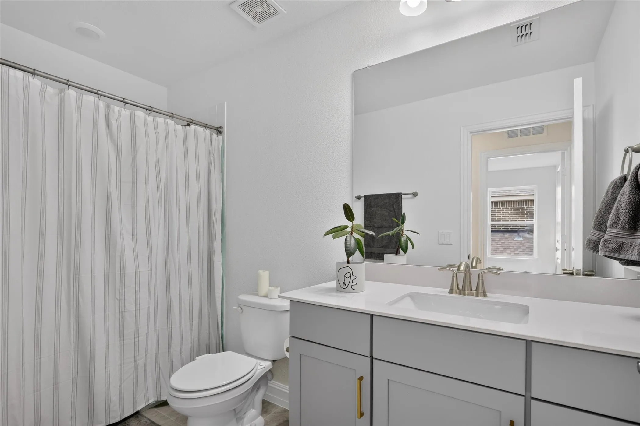 Single Family Residence For Rent in Dallas County , 4802 Nicola Road, Dallas, Texas 75228, 3 Bedroom, 3 Bathroom, 2 Garage spaces, 2,216 Sqft, built in 2023, mls#21401243, Real Estate Agent in Dallas, Homes For Rent in Dallas county, Homes For Rent in Dallas, Realtor in Dallas Texas, Real Estate Brokerage Independent Realty Texas, Luminita Cordes Realtor