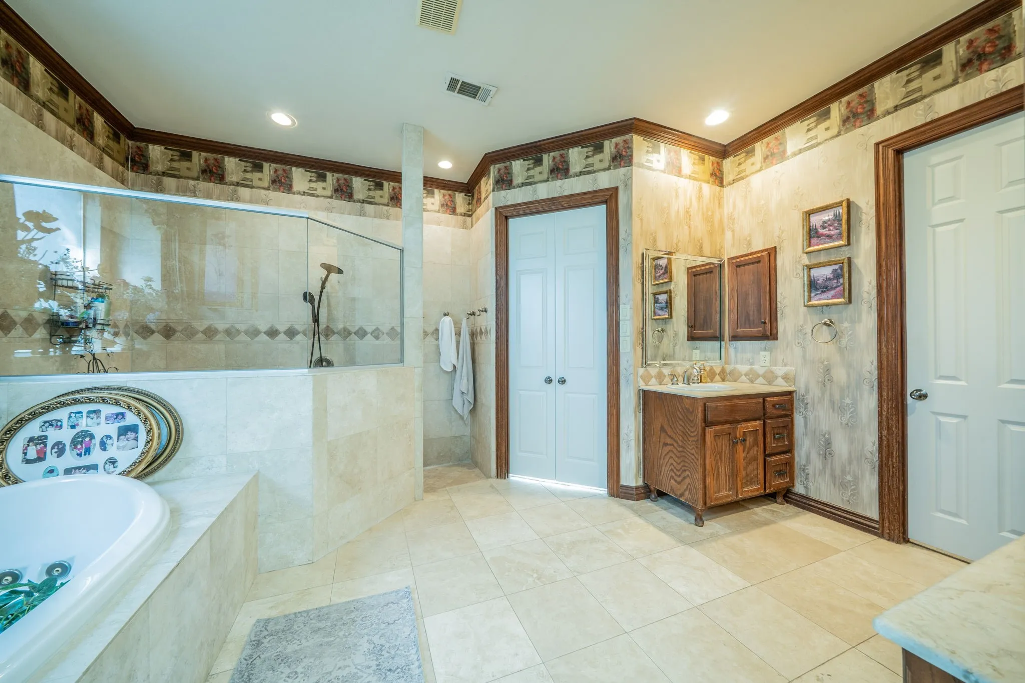 Single Family Residence For Rent in Denton County , 3201 Cedar Ridge Drive, Flower Mound, Texas 75022, 5 Bedroom, 5 Bathroom, 3 Garage spaces, 3,929 Sqft, built in 2001, mls#21401414, Real Estate Agent in Flower Mound, Homes For Rent in Denton county, Homes For Rent in Flower Mound, Realtor in Flower Mound Texas, Real Estate Brokerage Independent Realty Texas, Luminita Cordes Realtor