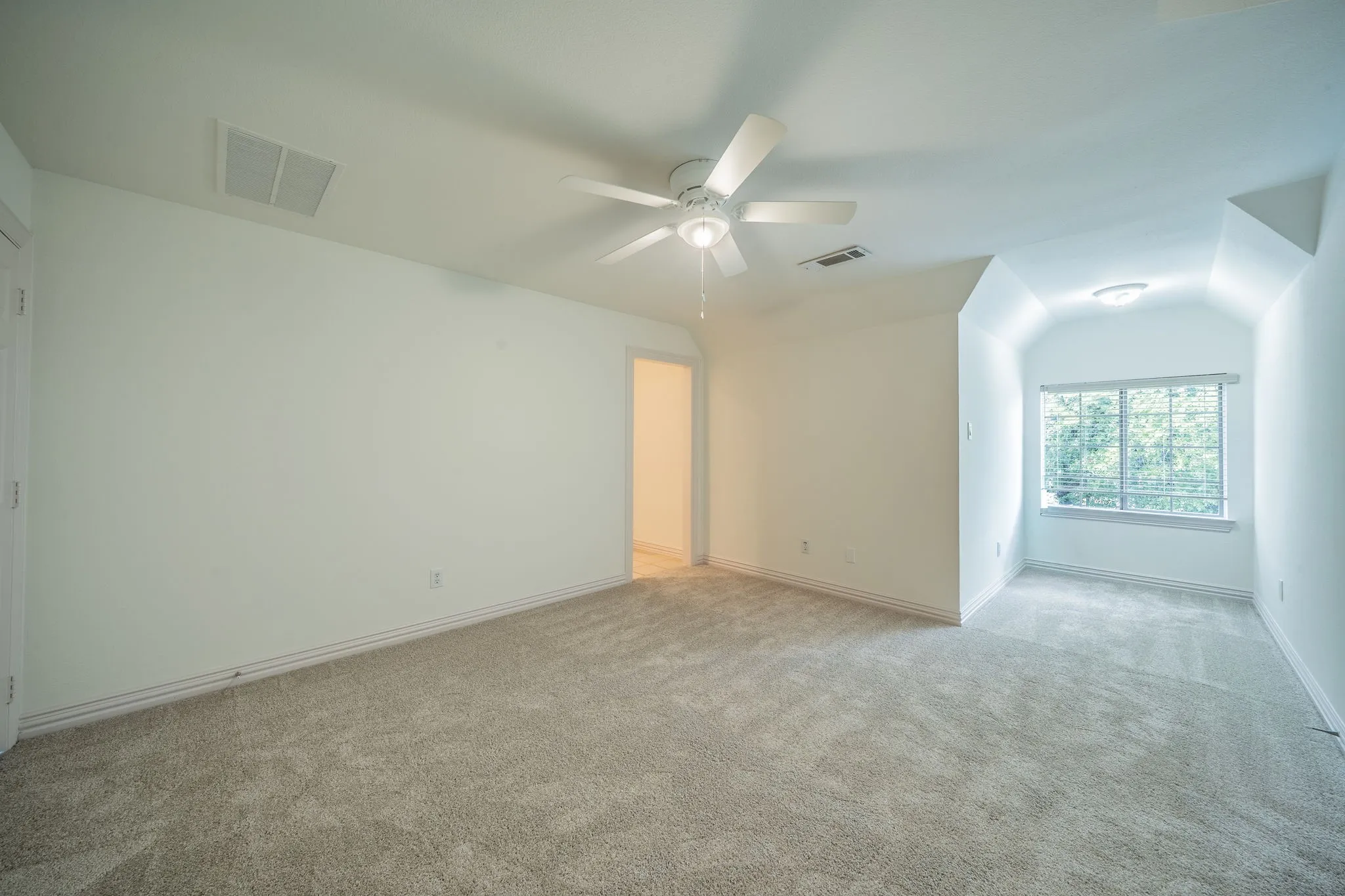 Single Family Residence For Rent in Denton County , 3201 Cedar Ridge Drive, Flower Mound, Texas 75022, 5 Bedroom, 5 Bathroom, 3 Garage spaces, 3,929 Sqft, built in 2001, mls#21401414, Real Estate Agent in Flower Mound, Homes For Rent in Denton county, Homes For Rent in Flower Mound, Realtor in Flower Mound Texas, Real Estate Brokerage Independent Realty Texas, Luminita Cordes Realtor