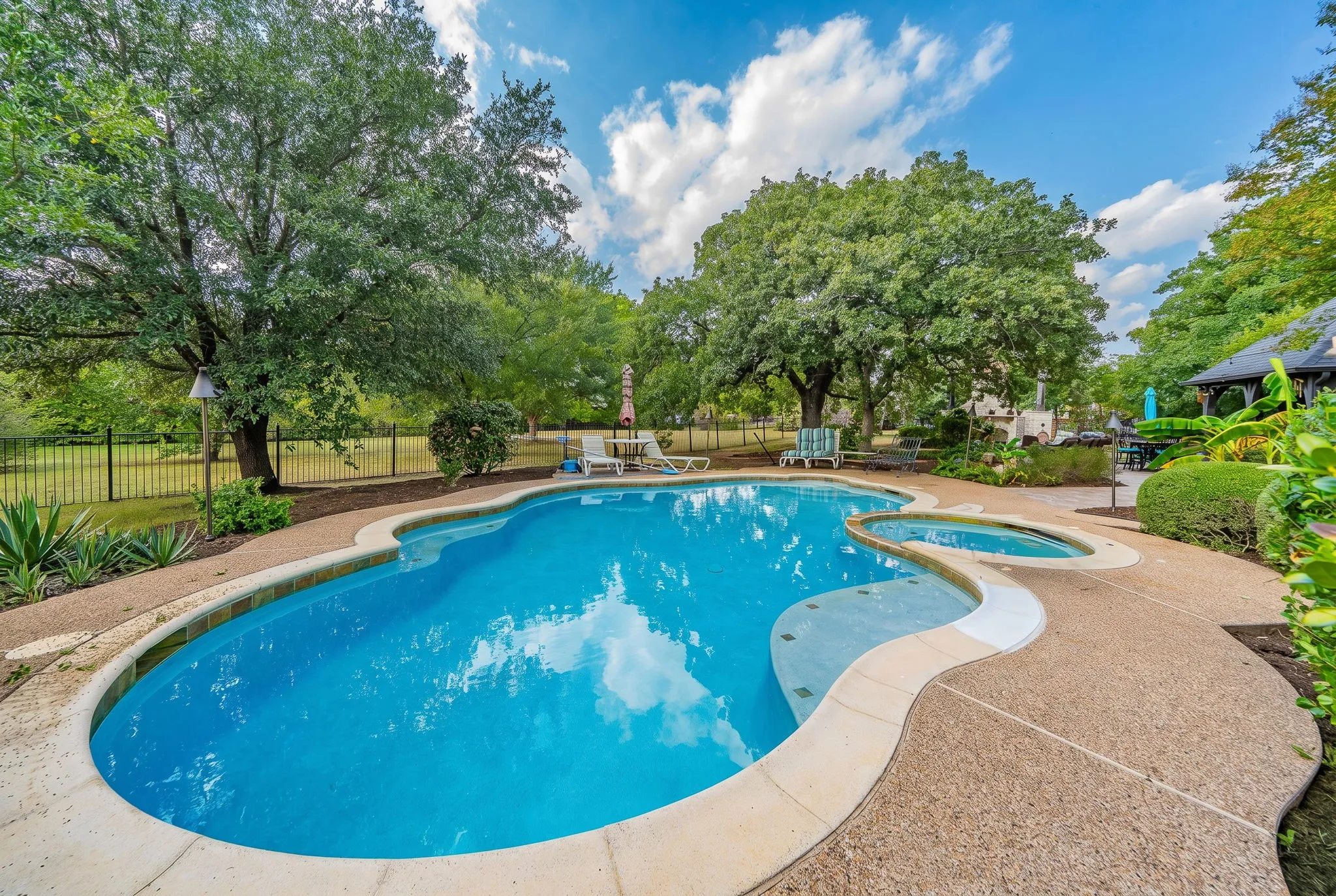 Single Family Residence For Rent in Denton County , 3201 Cedar Ridge Drive, Flower Mound, Texas 75022, 5 Bedroom, 5 Bathroom, 3 Garage spaces, 3,929 Sqft, built in 2001, mls#21401414, Real Estate Agent in Flower Mound, Homes For Rent in Denton county, Homes For Rent in Flower Mound, Realtor in Flower Mound Texas, Real Estate Brokerage Independent Realty Texas, Luminita Cordes Realtor