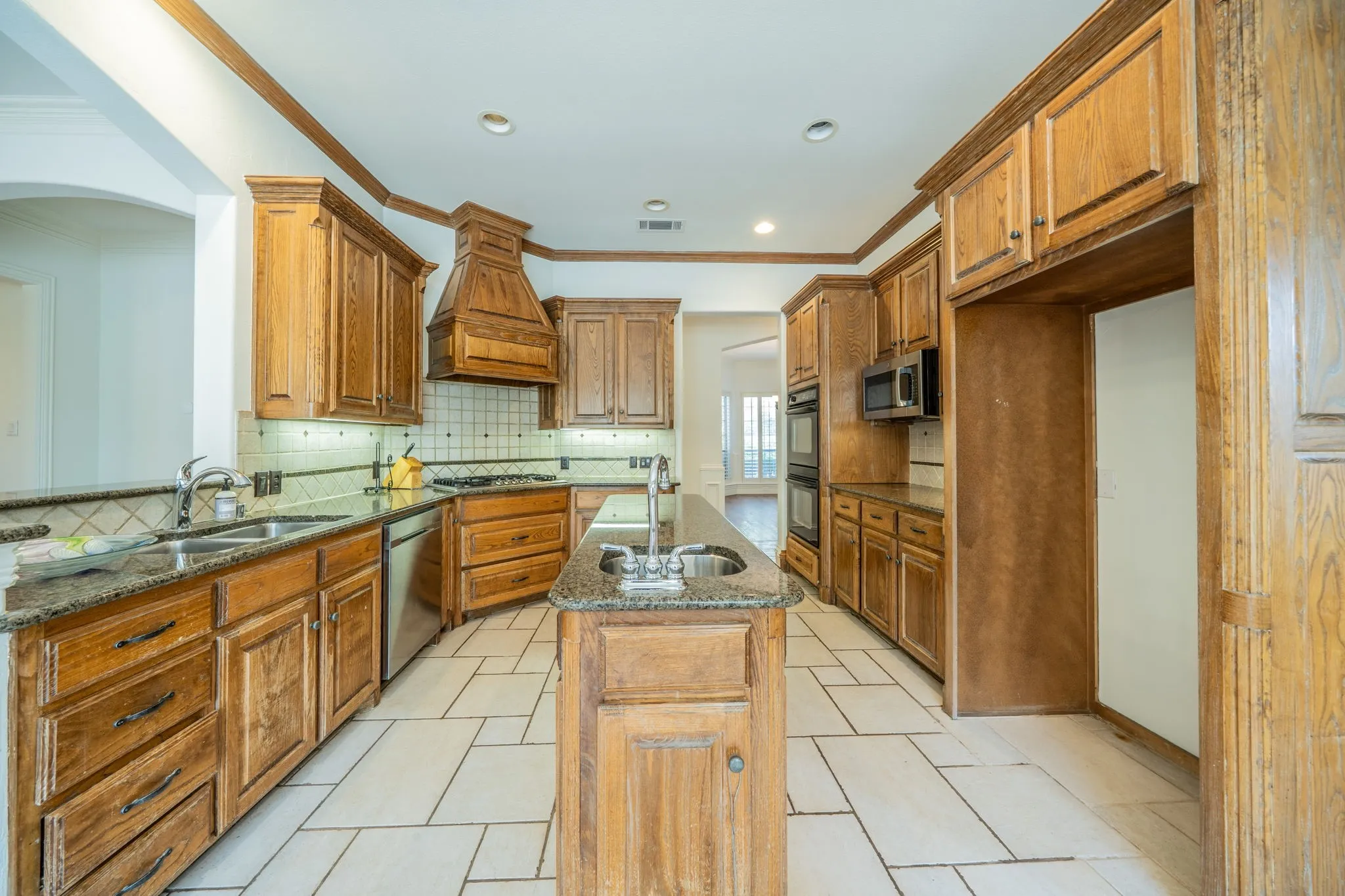 Single Family Residence For Rent in Denton County , 3201 Cedar Ridge Drive, Flower Mound, Texas 75022, 5 Bedroom, 5 Bathroom, 3 Garage spaces, 3,929 Sqft, built in 2001, mls#21401414, Real Estate Agent in Flower Mound, Homes For Rent in Denton county, Homes For Rent in Flower Mound, Realtor in Flower Mound Texas, Real Estate Brokerage Independent Realty Texas, Luminita Cordes Realtor