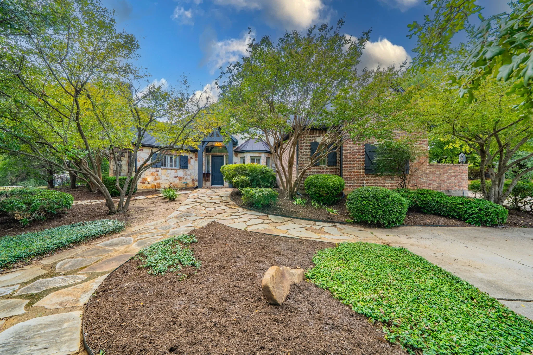 Single Family Residence For Rent in Denton County , 3201 Cedar Ridge Drive, Flower Mound, Texas 75022, 5 Bedroom, 5 Bathroom, 3 Garage spaces, 3,929 Sqft, built in 2001, mls#21401414, Real Estate Agent in Flower Mound, Homes For Rent in Denton county, Homes For Rent in Flower Mound, Realtor in Flower Mound Texas, Real Estate Brokerage Independent Realty Texas, Luminita Cordes Realtor