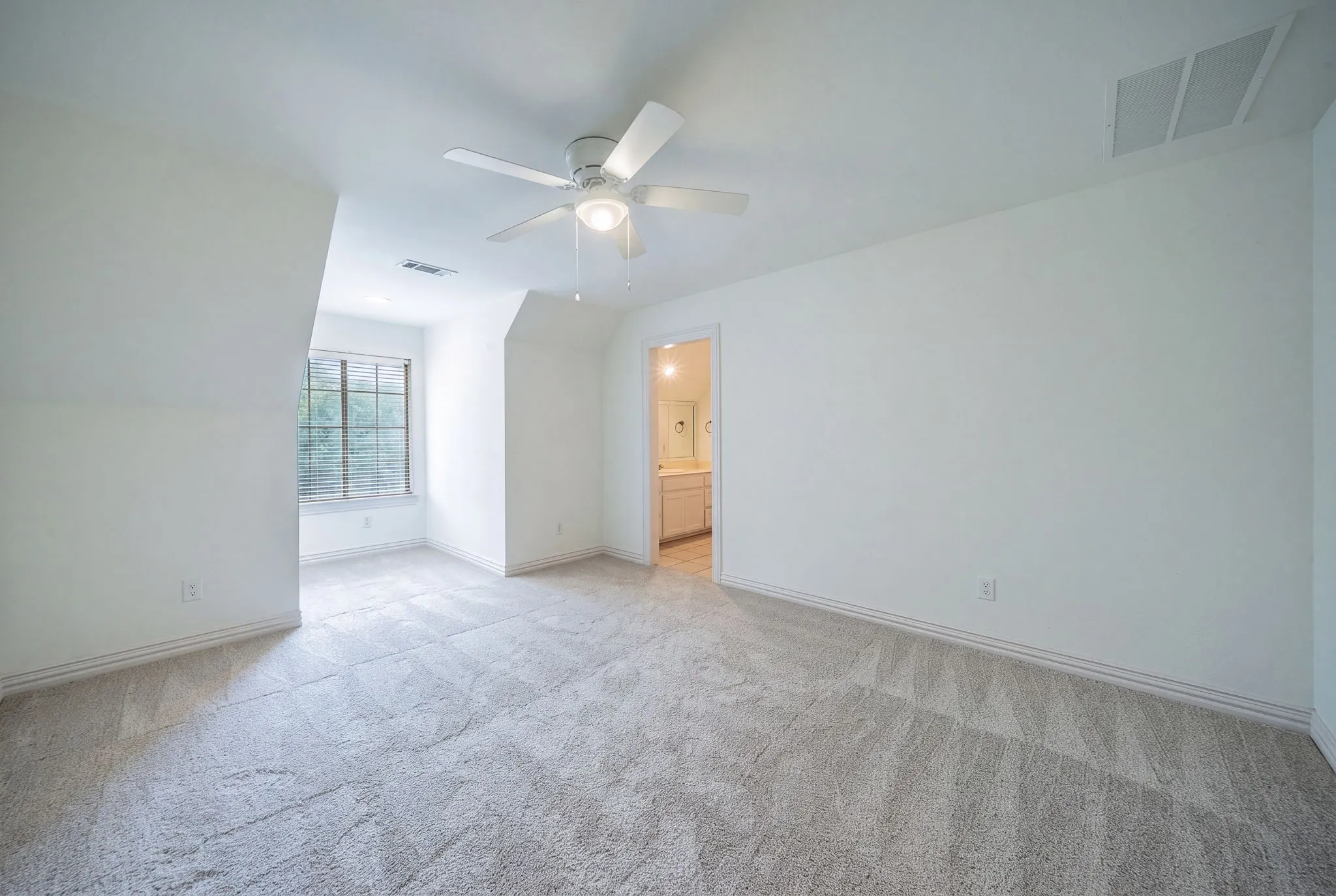 Single Family Residence For Rent in Denton County , 3201 Cedar Ridge Drive, Flower Mound, Texas 75022, 5 Bedroom, 5 Bathroom, 3 Garage spaces, 3,929 Sqft, built in 2001, mls#21401414, Real Estate Agent in Flower Mound, Homes For Rent in Denton county, Homes For Rent in Flower Mound, Realtor in Flower Mound Texas, Real Estate Brokerage Independent Realty Texas, Luminita Cordes Realtor