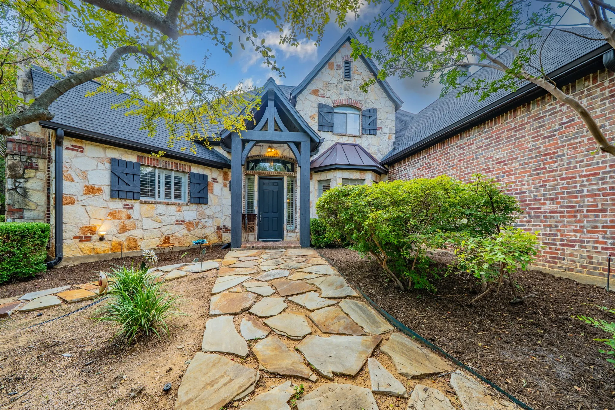 Single Family Residence For Rent in Denton County , 3201 Cedar Ridge Drive, Flower Mound, Texas 75022, 5 Bedroom, 5 Bathroom, 3 Garage spaces, 3,929 Sqft, built in 2001, mls#21401414, Real Estate Agent in Flower Mound, Homes For Rent in Denton county, Homes For Rent in Flower Mound, Realtor in Flower Mound Texas, Real Estate Brokerage Independent Realty Texas, Luminita Cordes Realtor