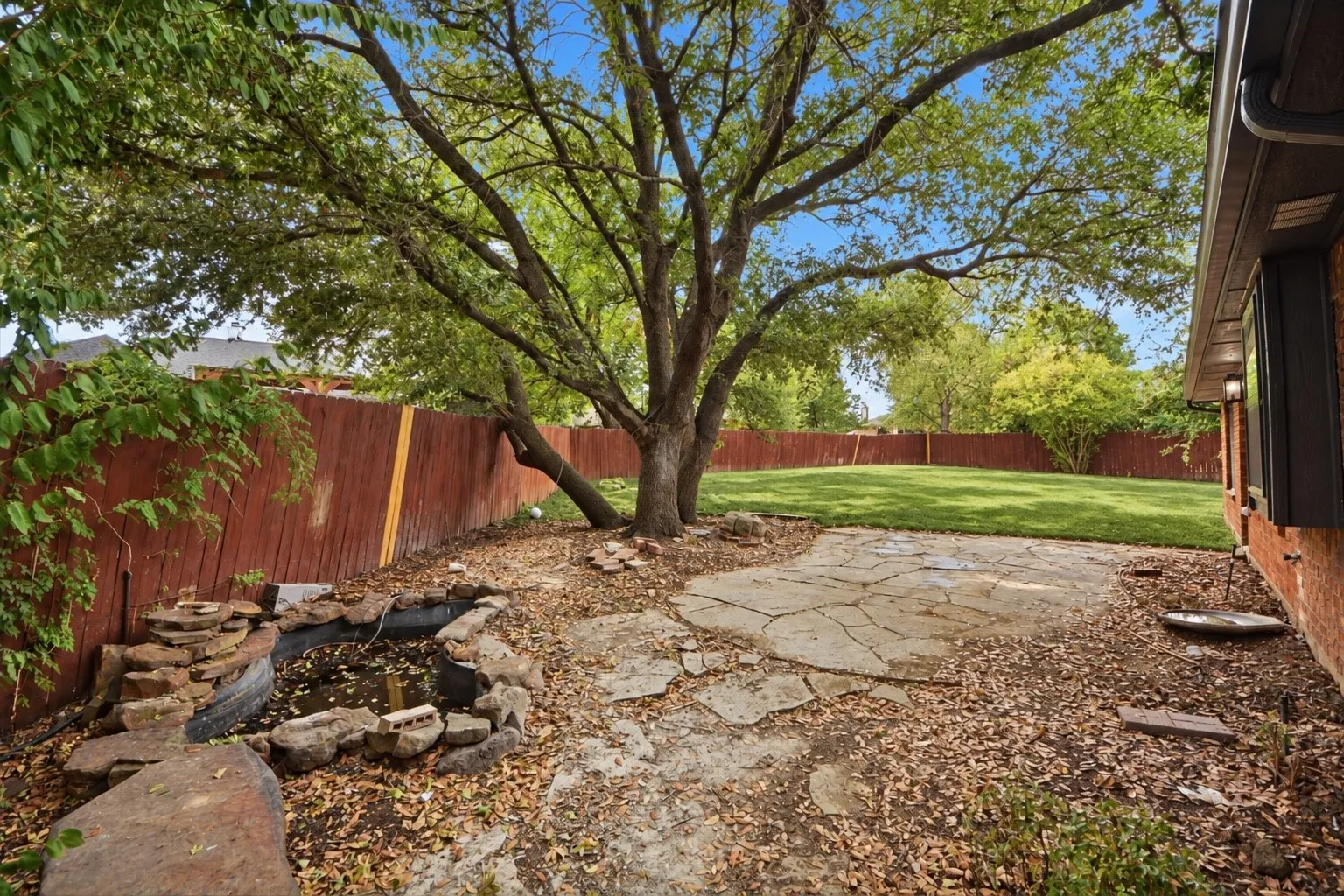 Single Family Residence For Sale in Denton County , 1405 Sedalia Court, Flower Mound, Texas 75028, 4 Bedroom, 2 Bathroom, 2 Garage spaces, 1,950 Sqft, built in 1987, mls#21401364, Real Estate Agent in Flower Mound, Homes For Sale in Denton county, Homes For Sale in Flower Mound, Realtor in Flower Mound Texas, Real Estate Brokerage Independent Realty Texas, Luminita Cordes Realtor
