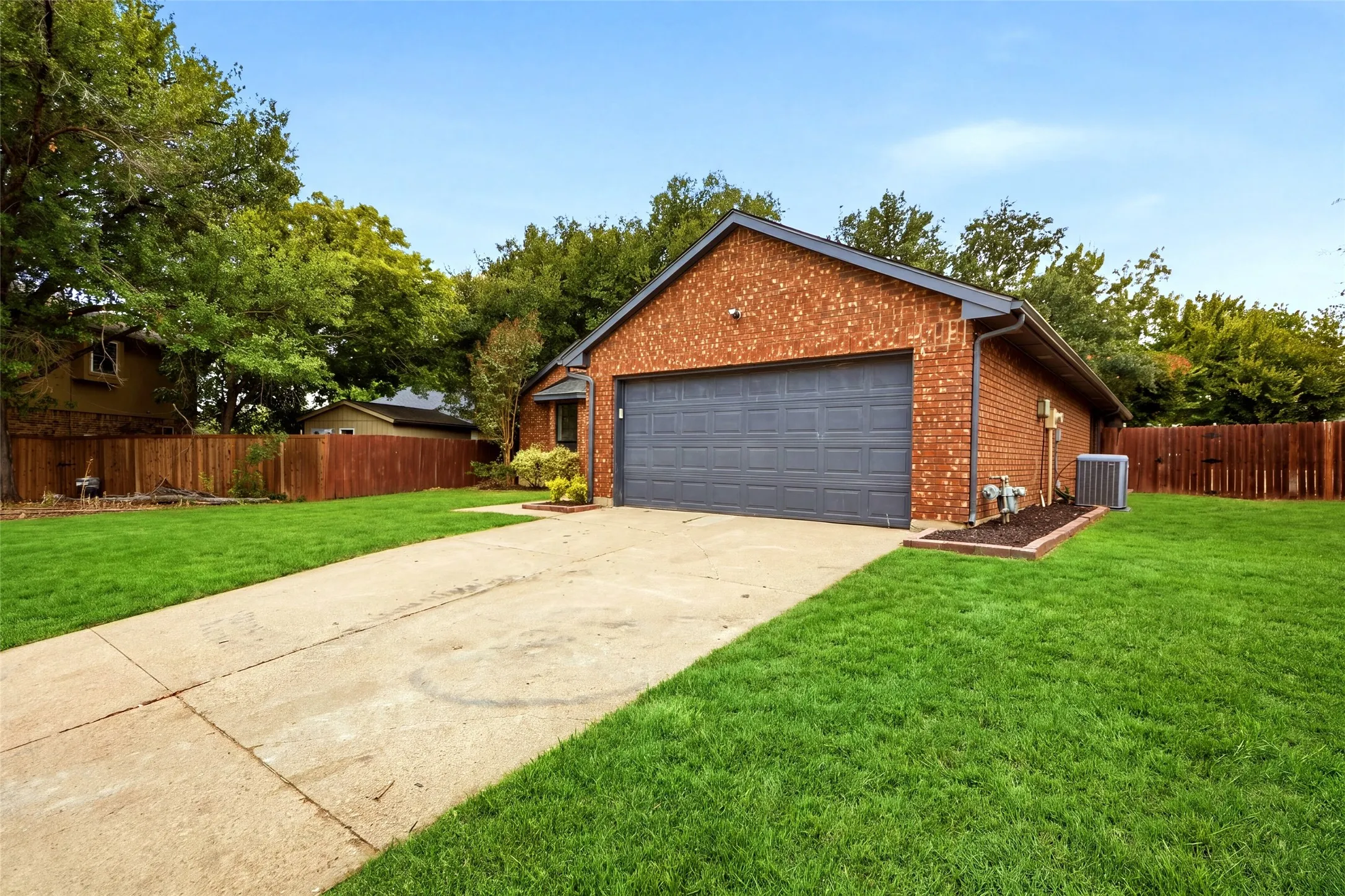 Single Family Residence For Sale in Denton County , 1405 Sedalia Court, Flower Mound, Texas 75028, 4 Bedroom, 2 Bathroom, 2 Garage spaces, 1,950 Sqft, built in 1987, mls#21401364, Real Estate Agent in Flower Mound, Homes For Sale in Denton county, Homes For Sale in Flower Mound, Realtor in Flower Mound Texas, Real Estate Brokerage Independent Realty Texas, Luminita Cordes Realtor